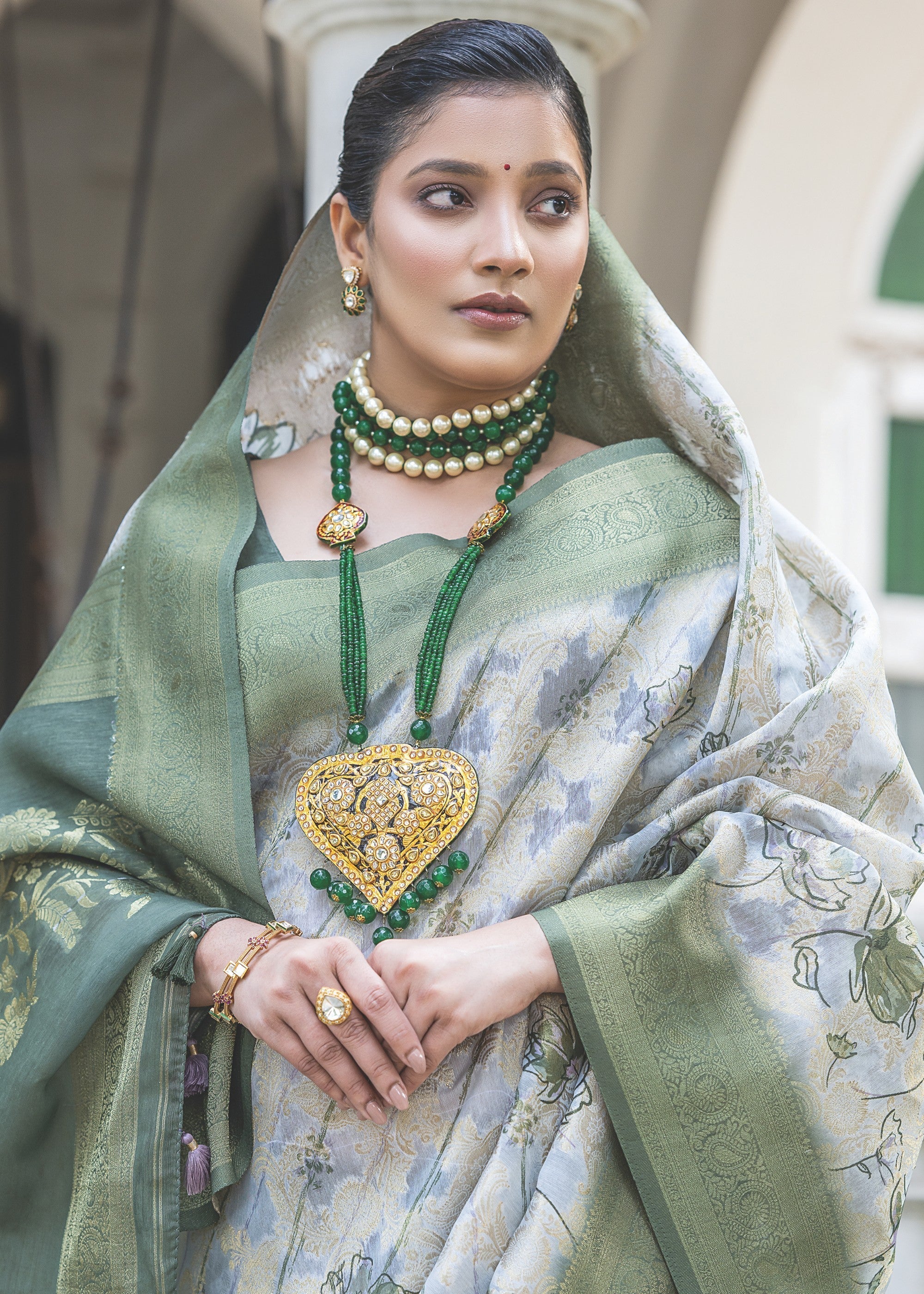 Bluish white Woven Silk Saree with Contrast Pallu - qivii