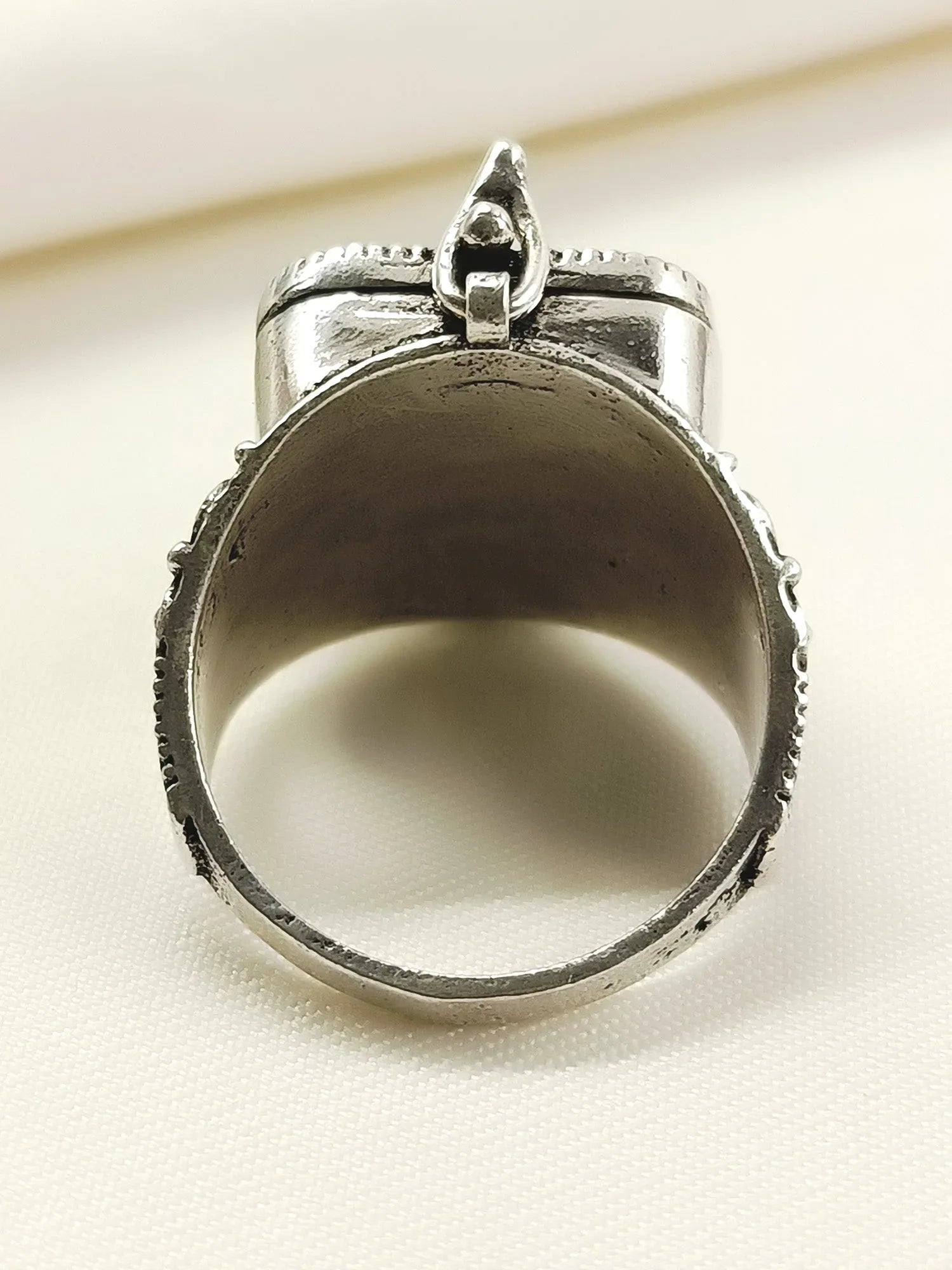 Kanika Brown Western Finger Ring