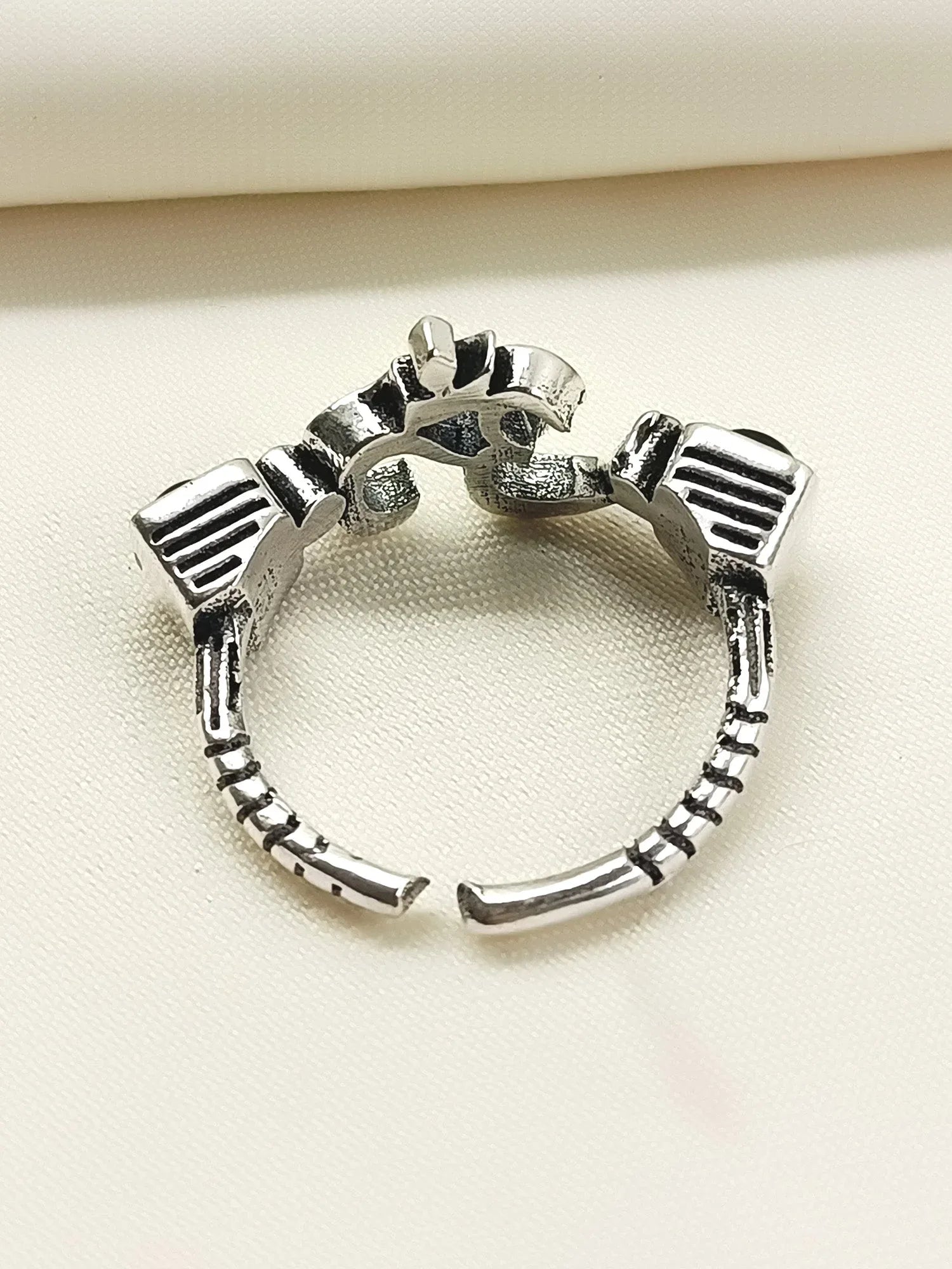 Kalash Black Western Finger Ring