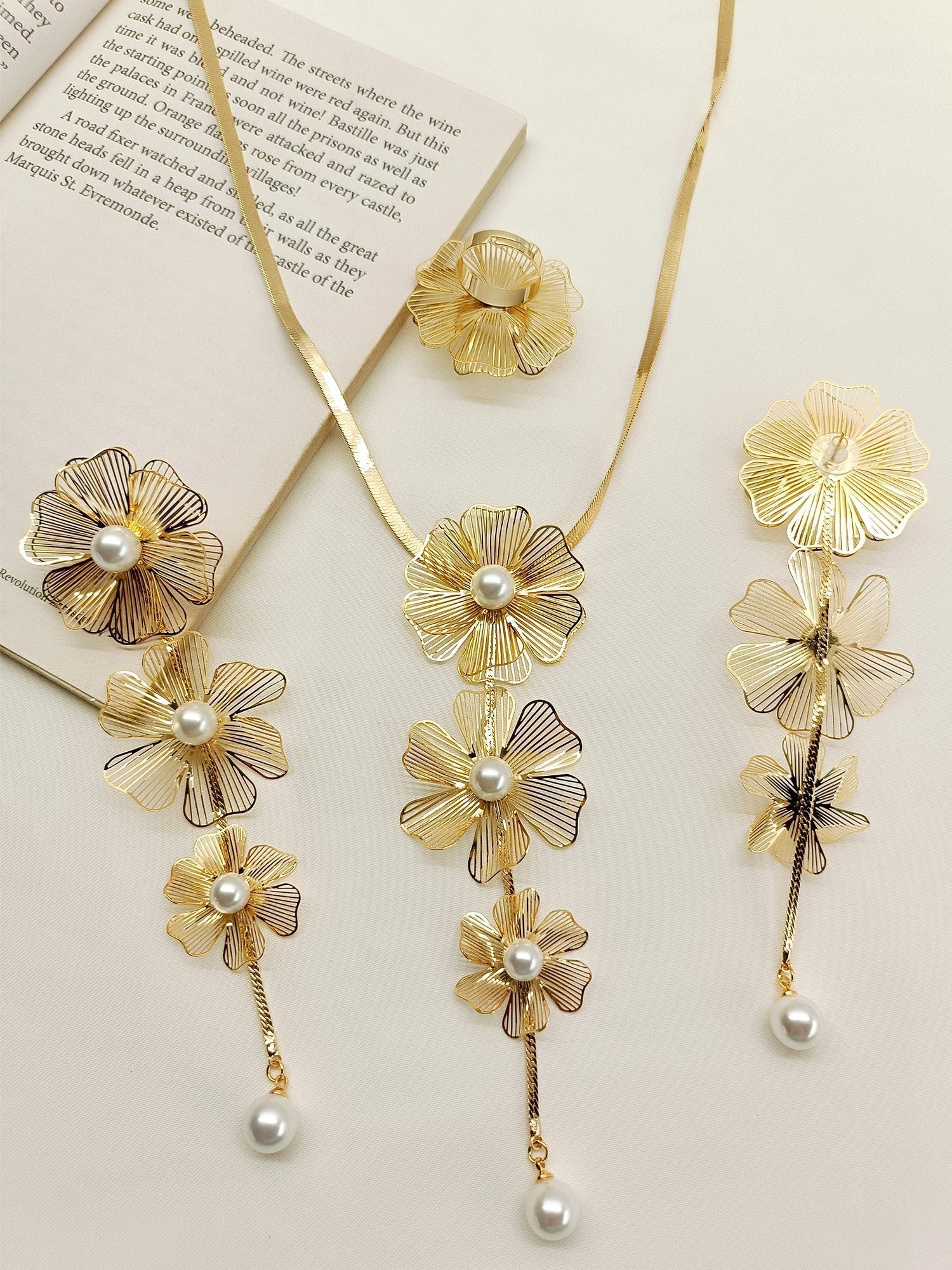 Ayra White Western Necklace Set - qivii