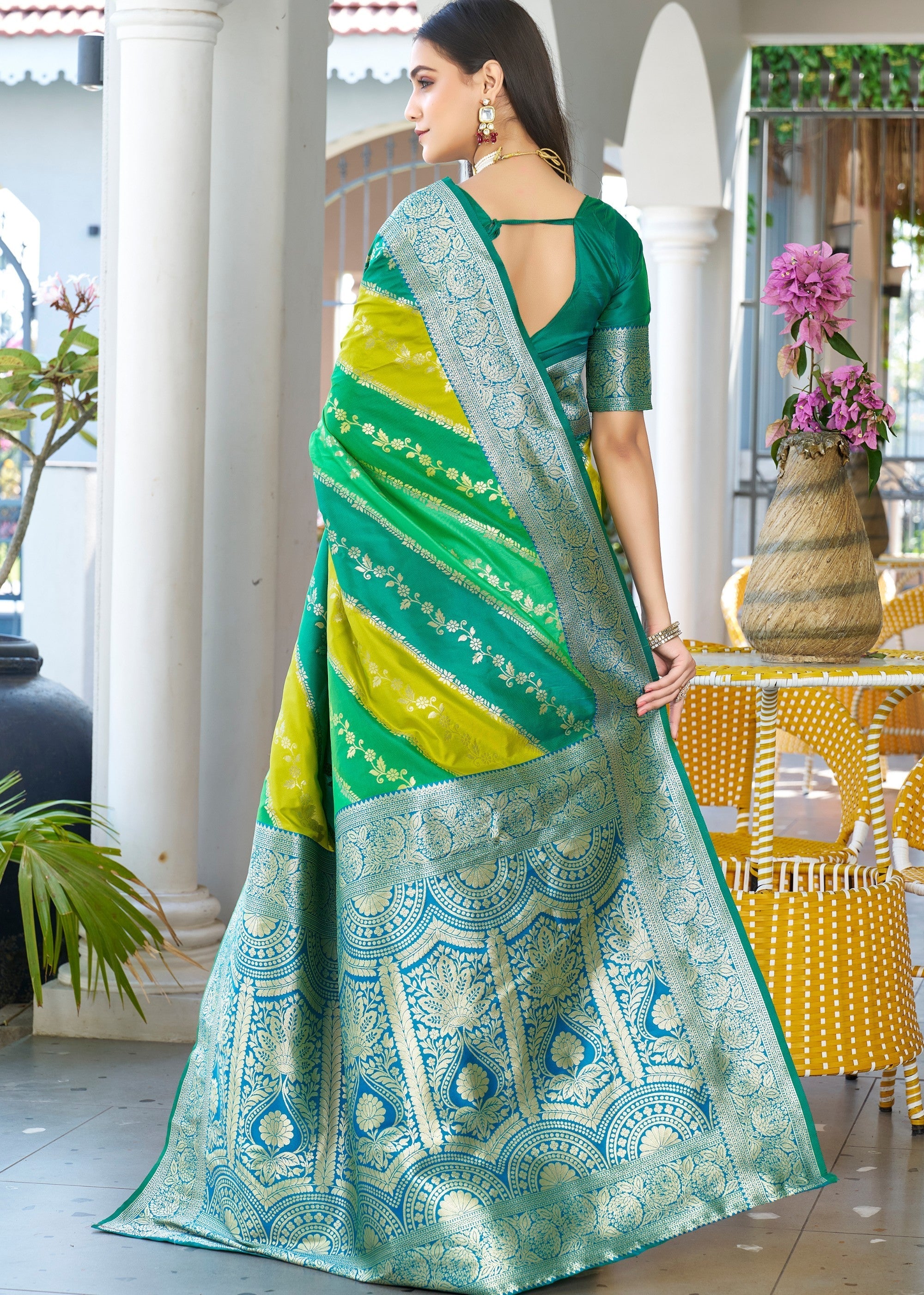 Green Leriya Zari Woven Banarasi Silk Saree With Contrast Pallu - qivii