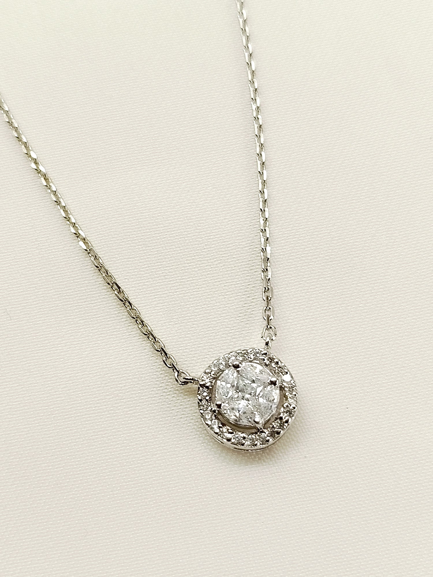 Zaahira 92.5 Silver Swarovski Stone Pendal - qivii