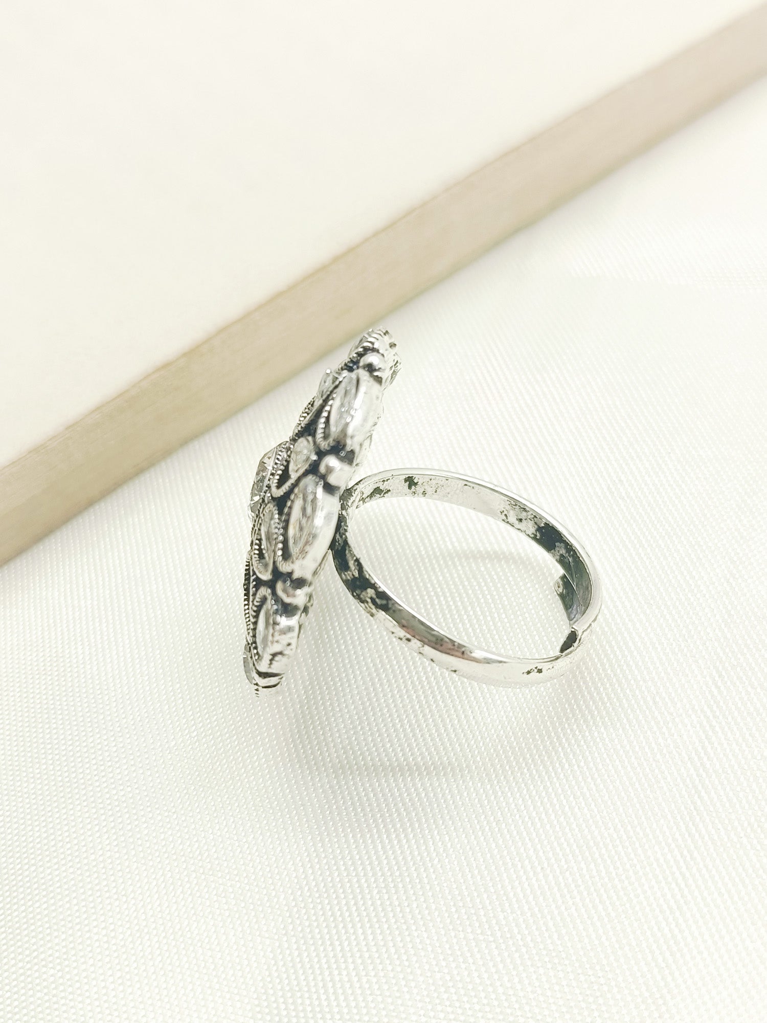 Kanak White Oxidized Finger Ring - qivii