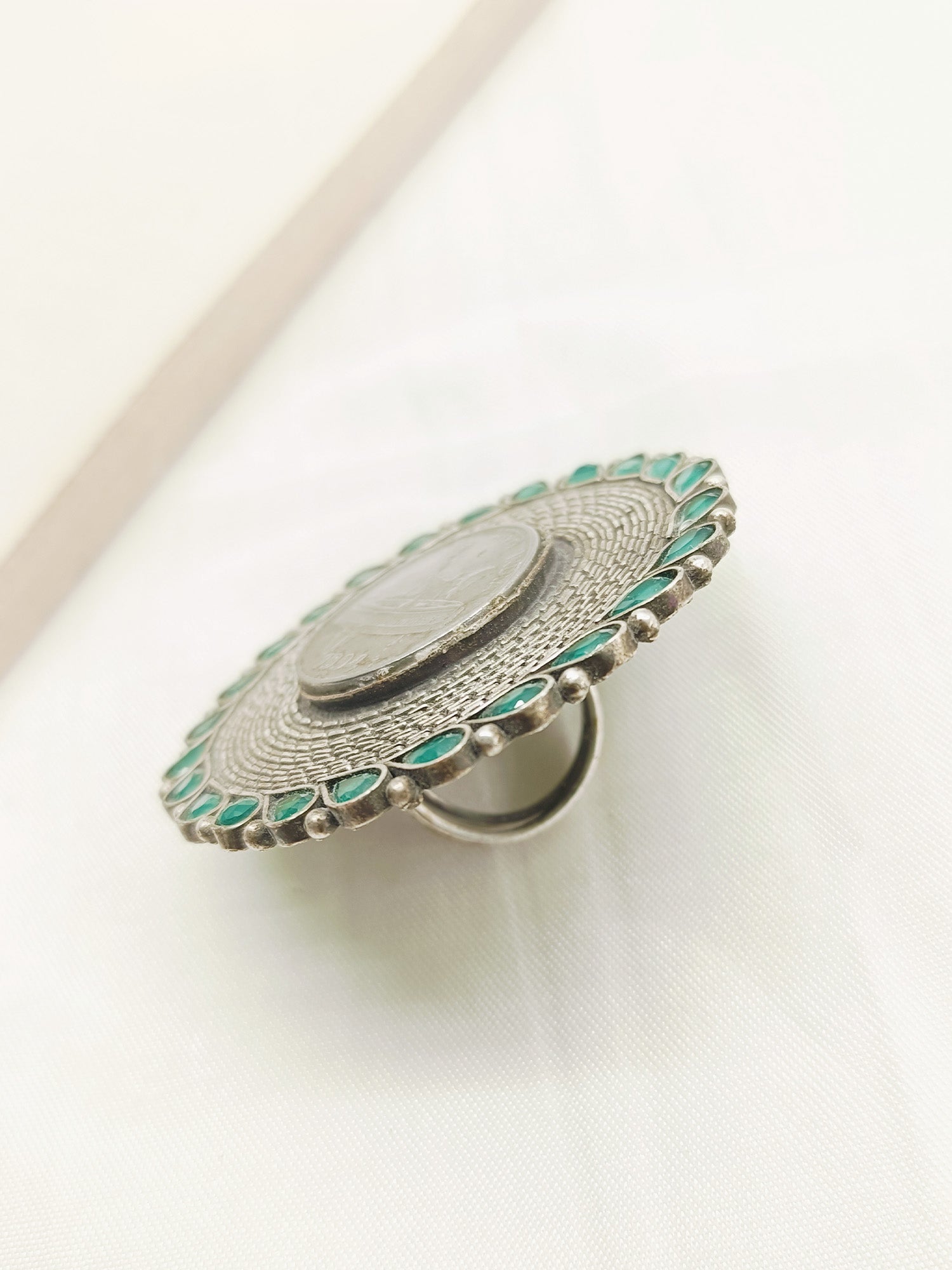 Nayu Green Oxidized Finger Ring - qivii