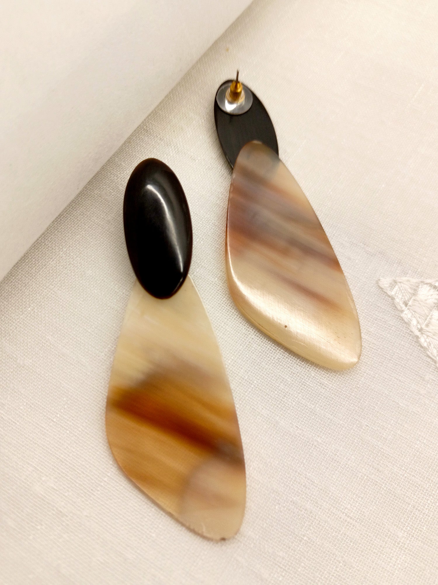 Fukinsei Beige Acrylic Western Earrings - qivii