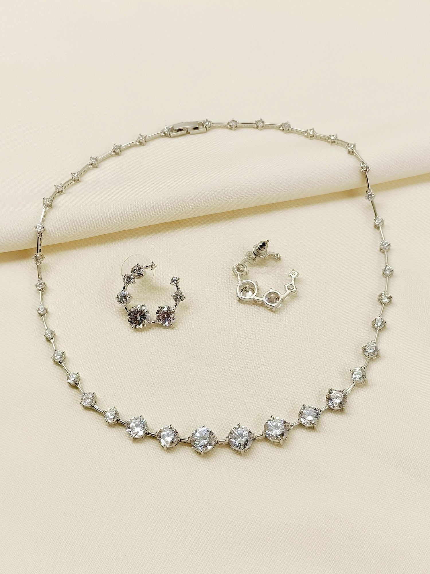 Shravya White American Diamomd Necklace Set