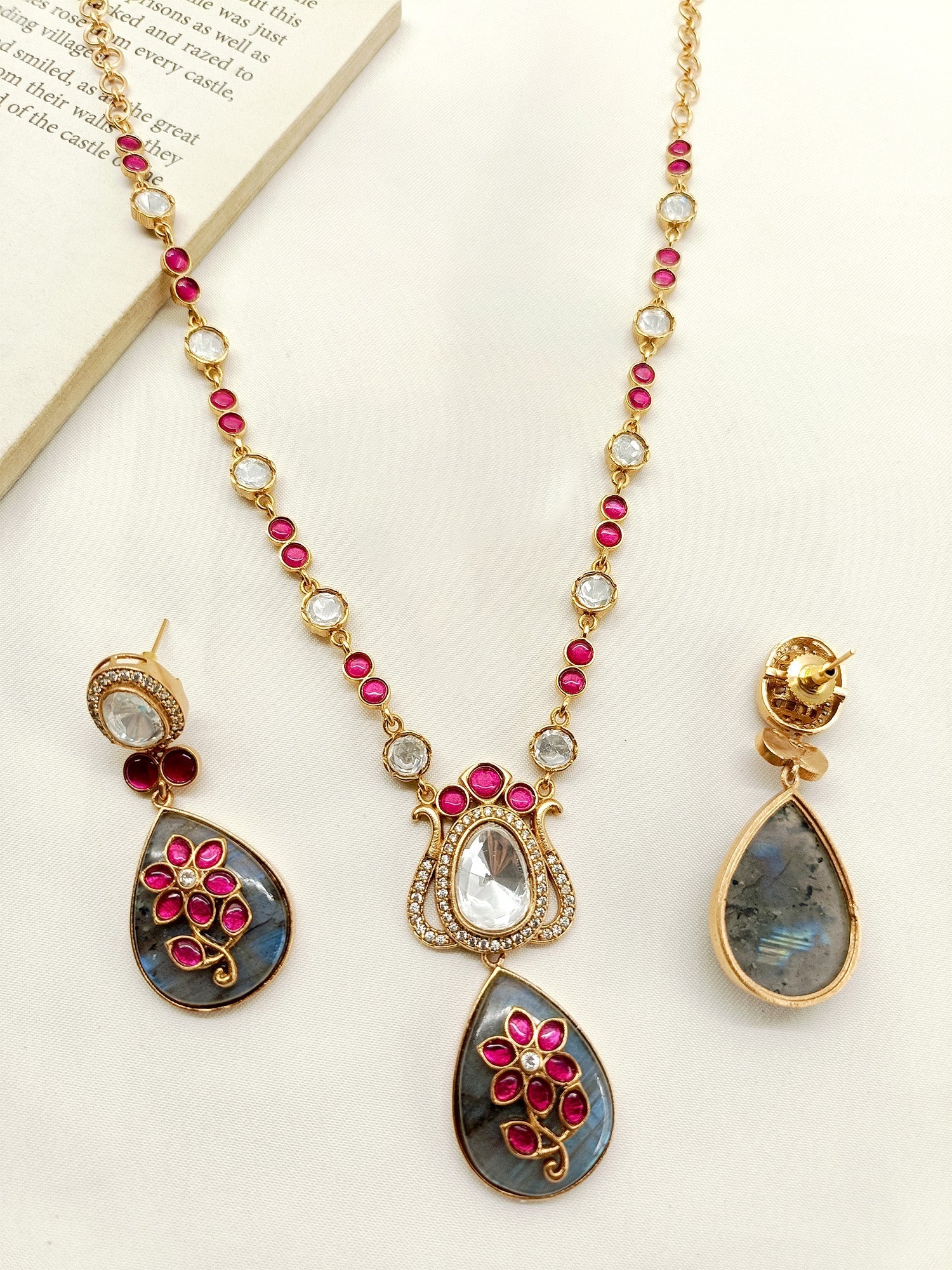 Atolozilli Maroon Boutique Necklace Set - qivii