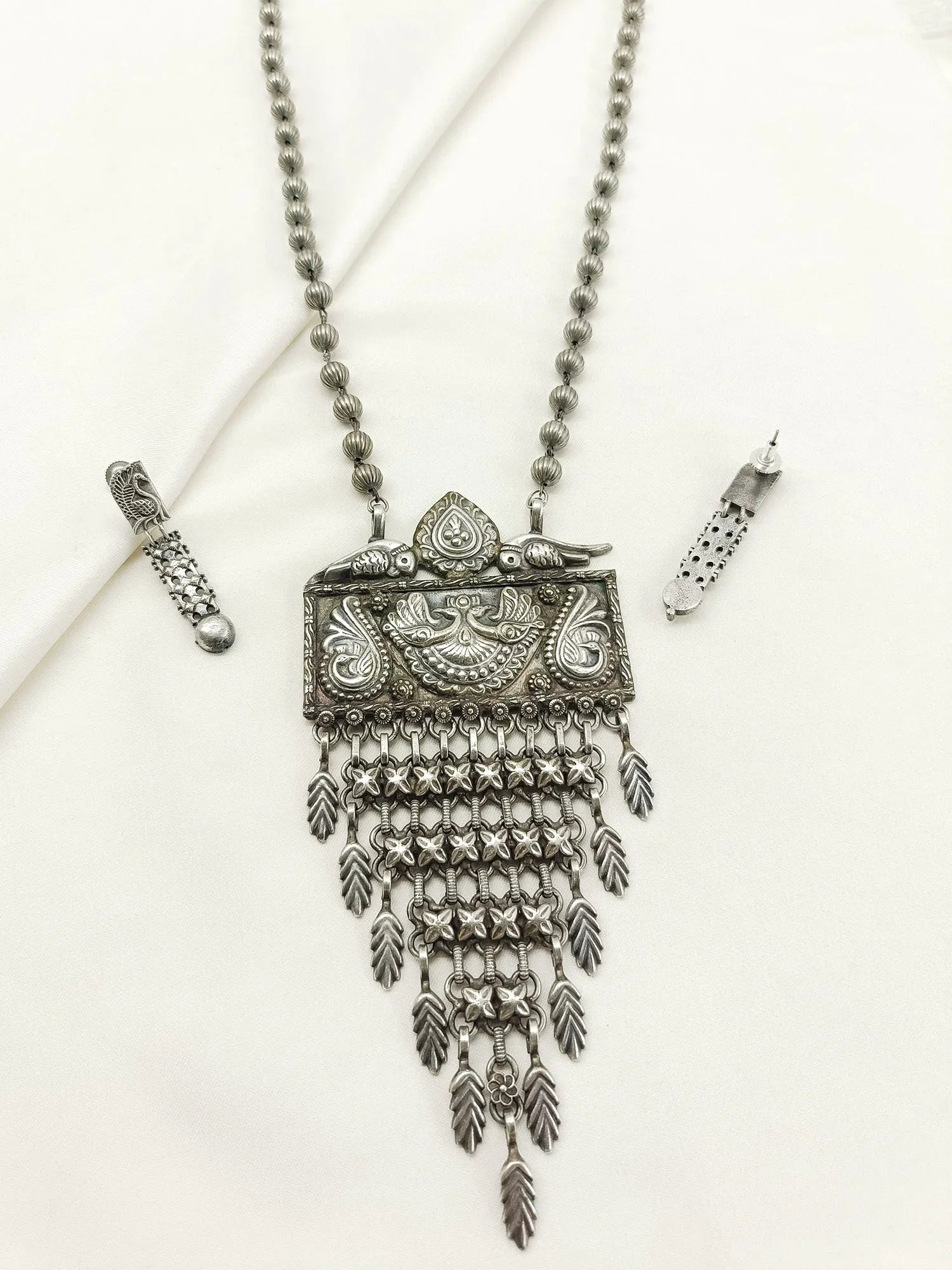Vinesha Plain Oxidized Necklace Set