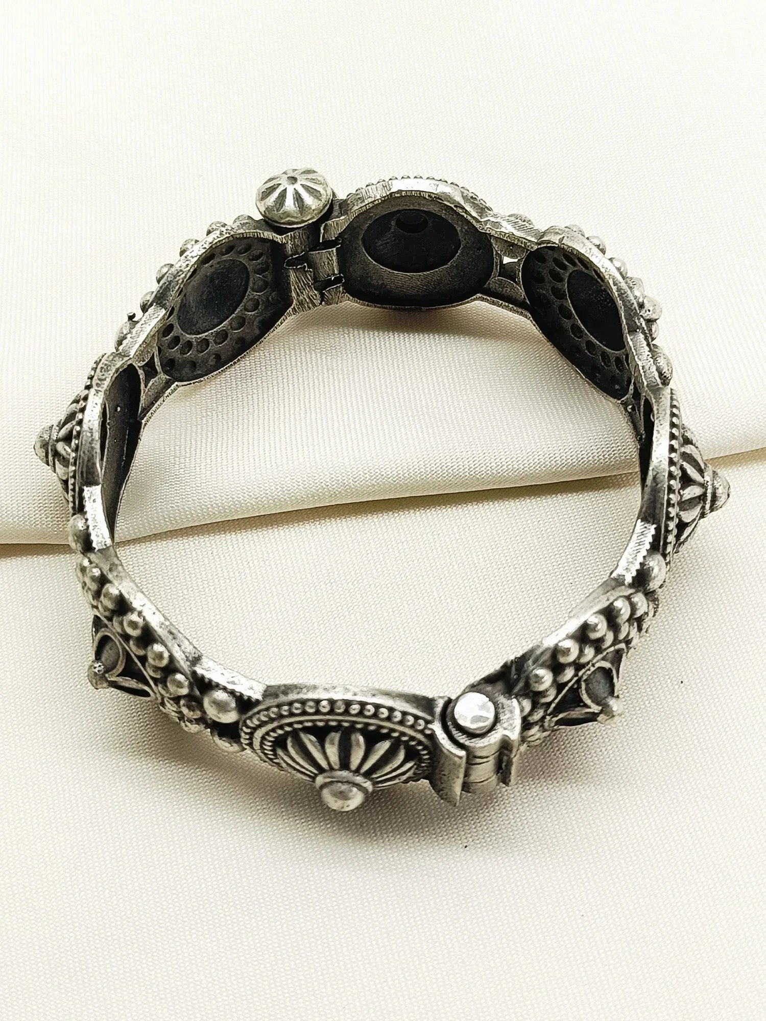 Pakeezah Plain Oxidized Kada