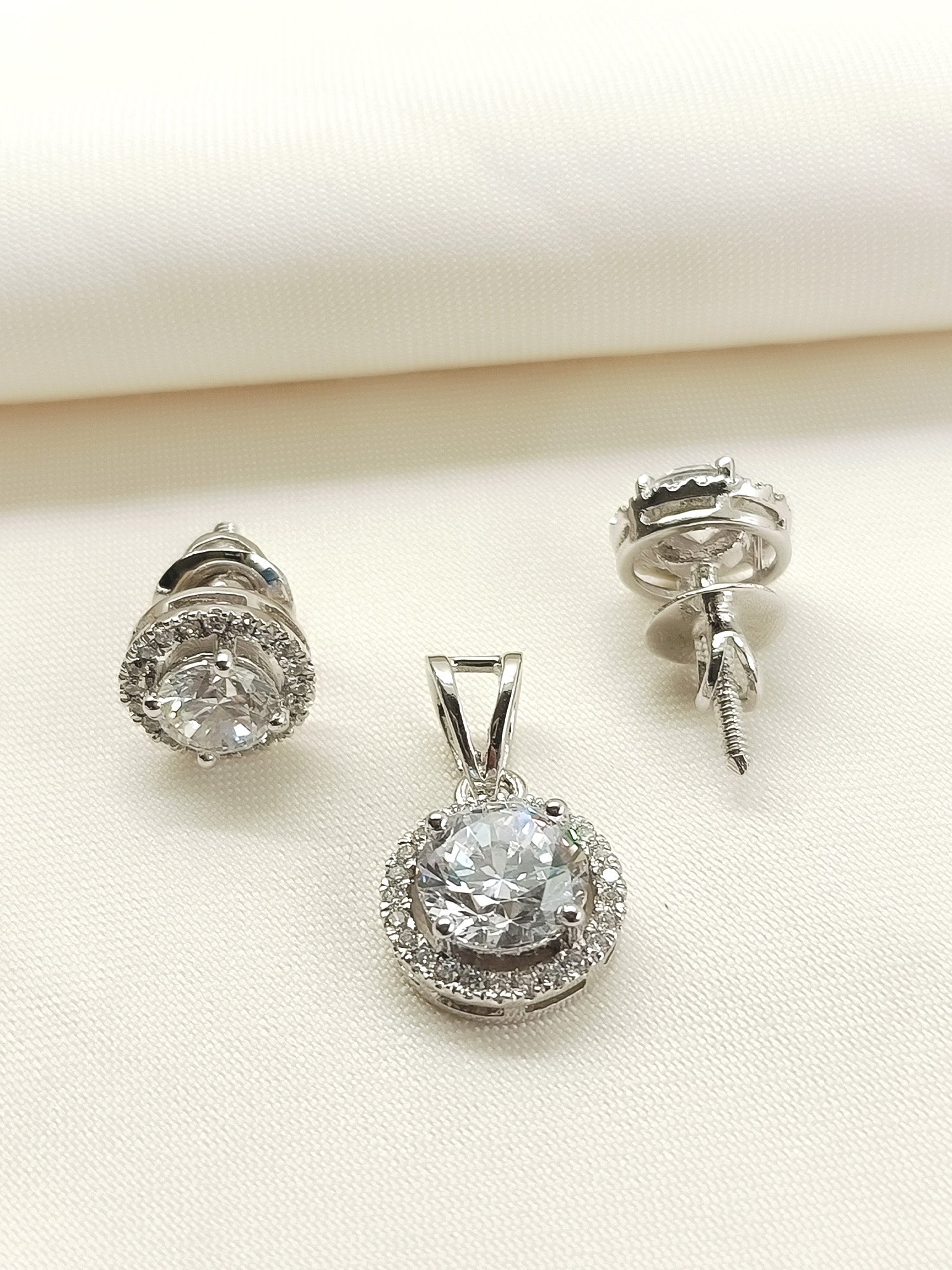 Shreyanvi 92.5 Silver Swarovski Stone Pendant Set