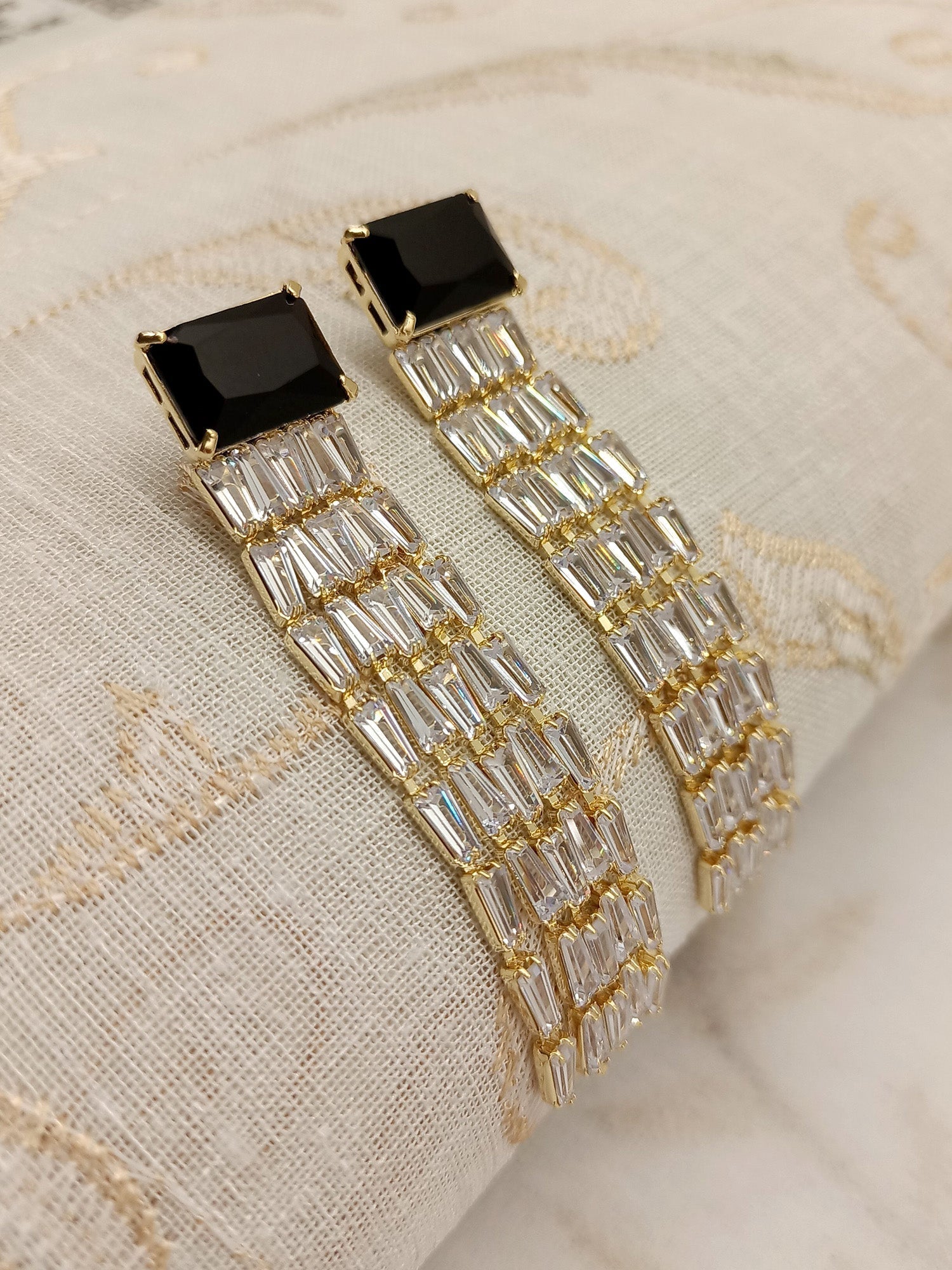Anupama Black Western Earrings - qivii