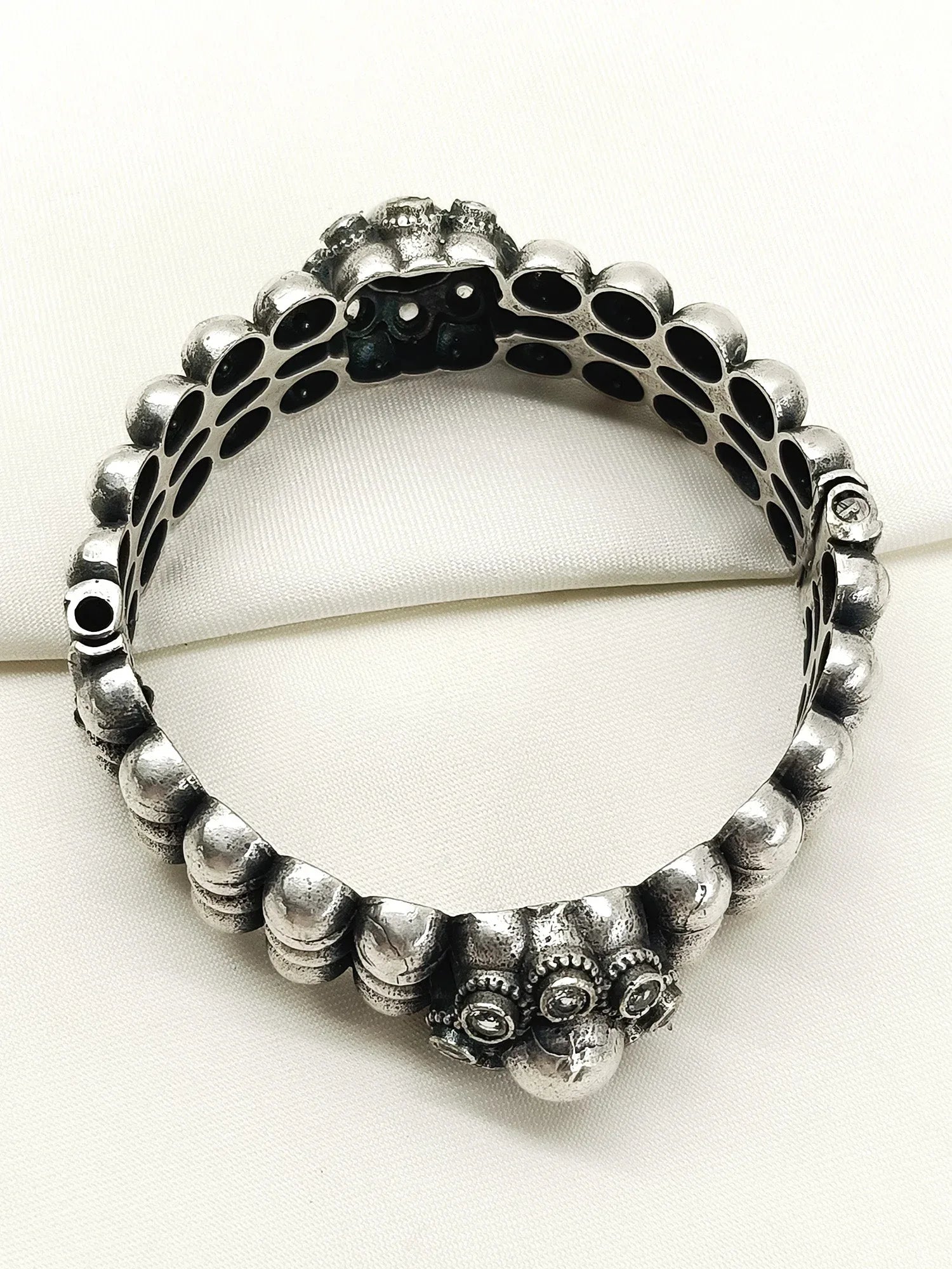 Pradayini Plain Oxidized Kada