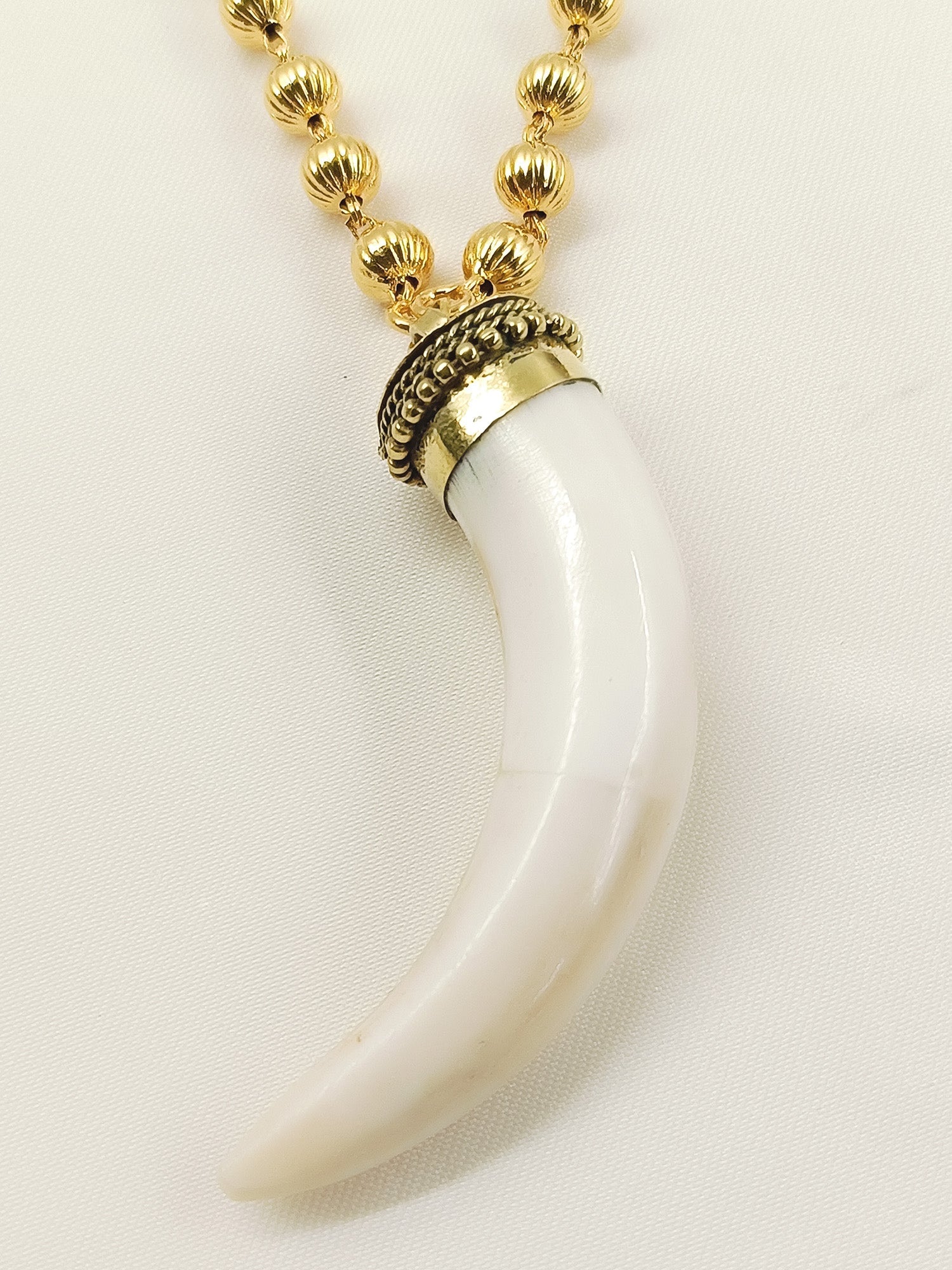 Pranya White Bone Neckpiece