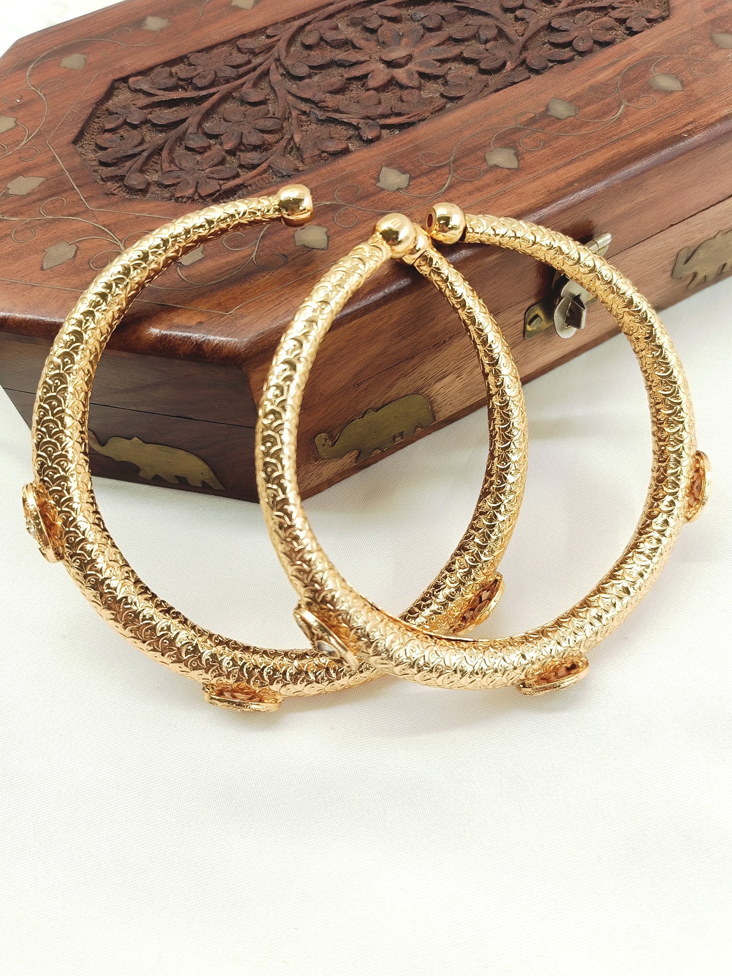 Dhanvanti White Hasli Styled Antique Anklet