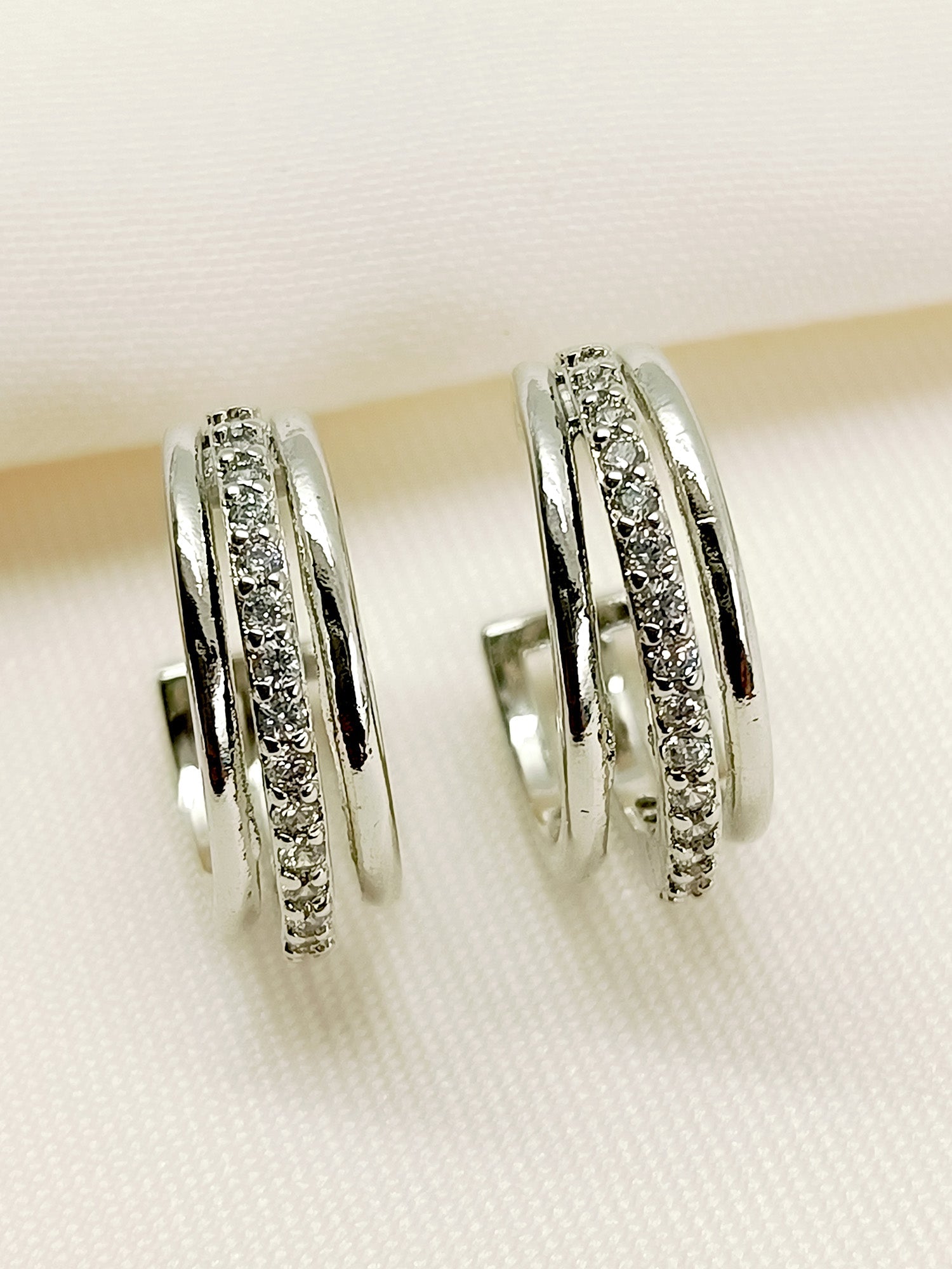 Aadanya White American Diamond Earcuff - qivii