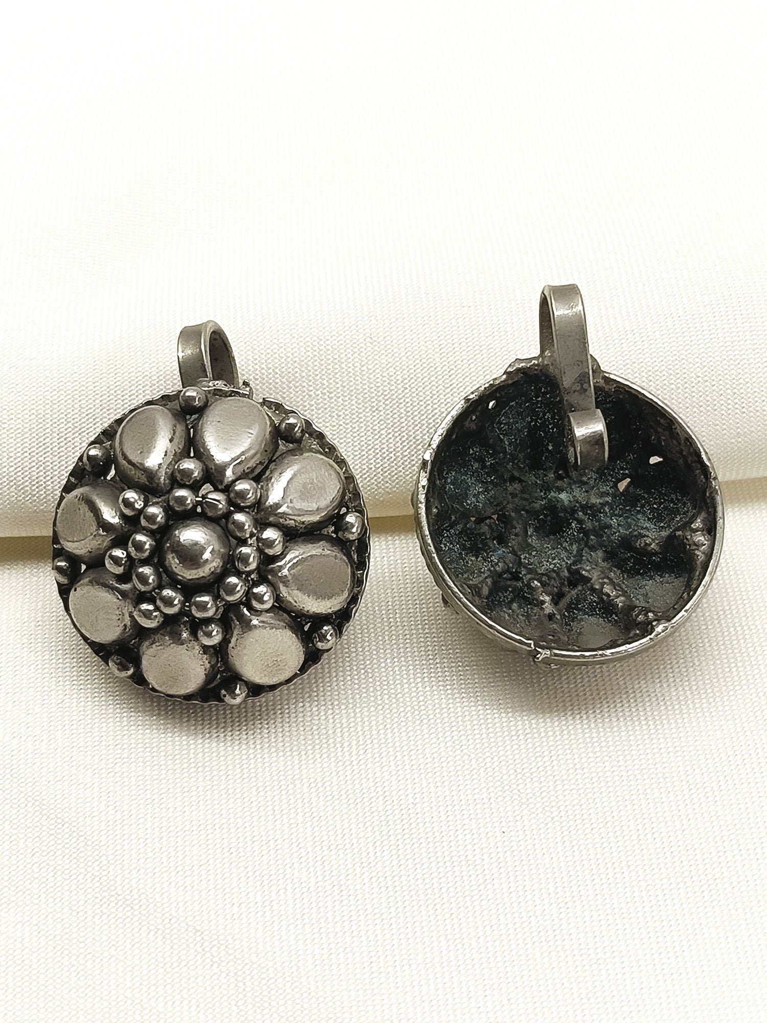 Ziyana Plain Oxidized Earcuff