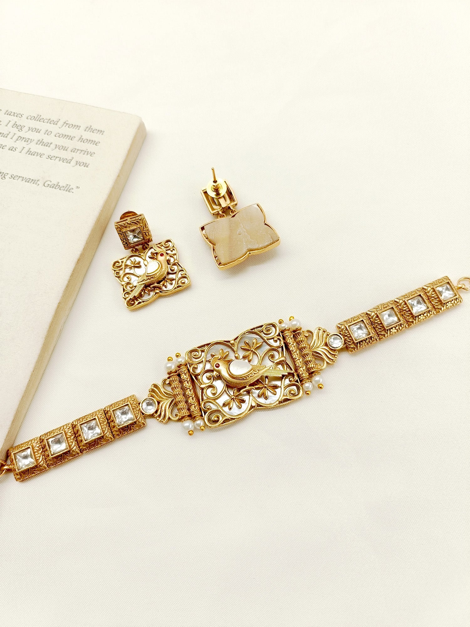 Natisha White Boutique Choker Set - qivii