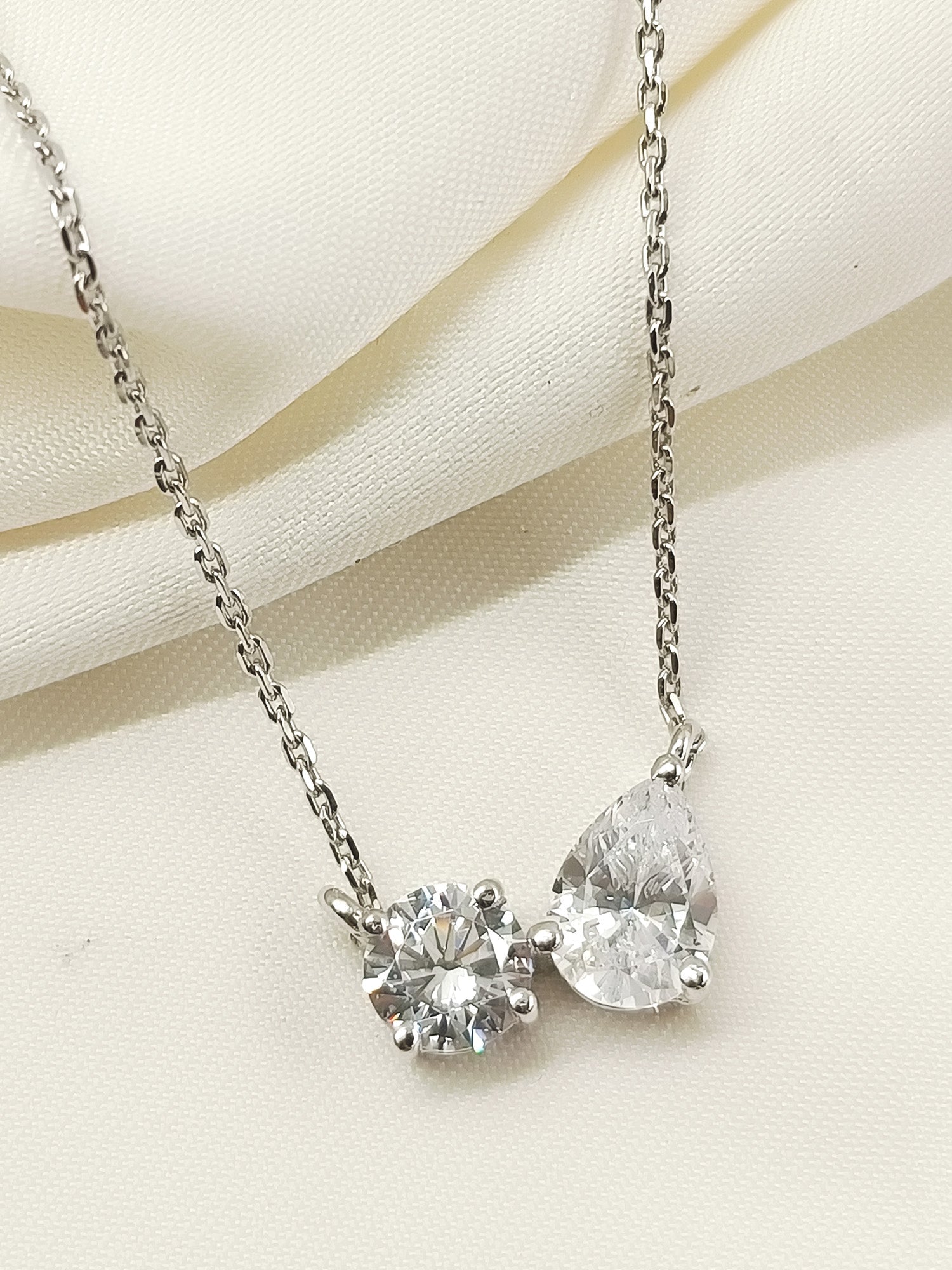 Aapshi 92.5 Silver Swarovski Stone Pendal