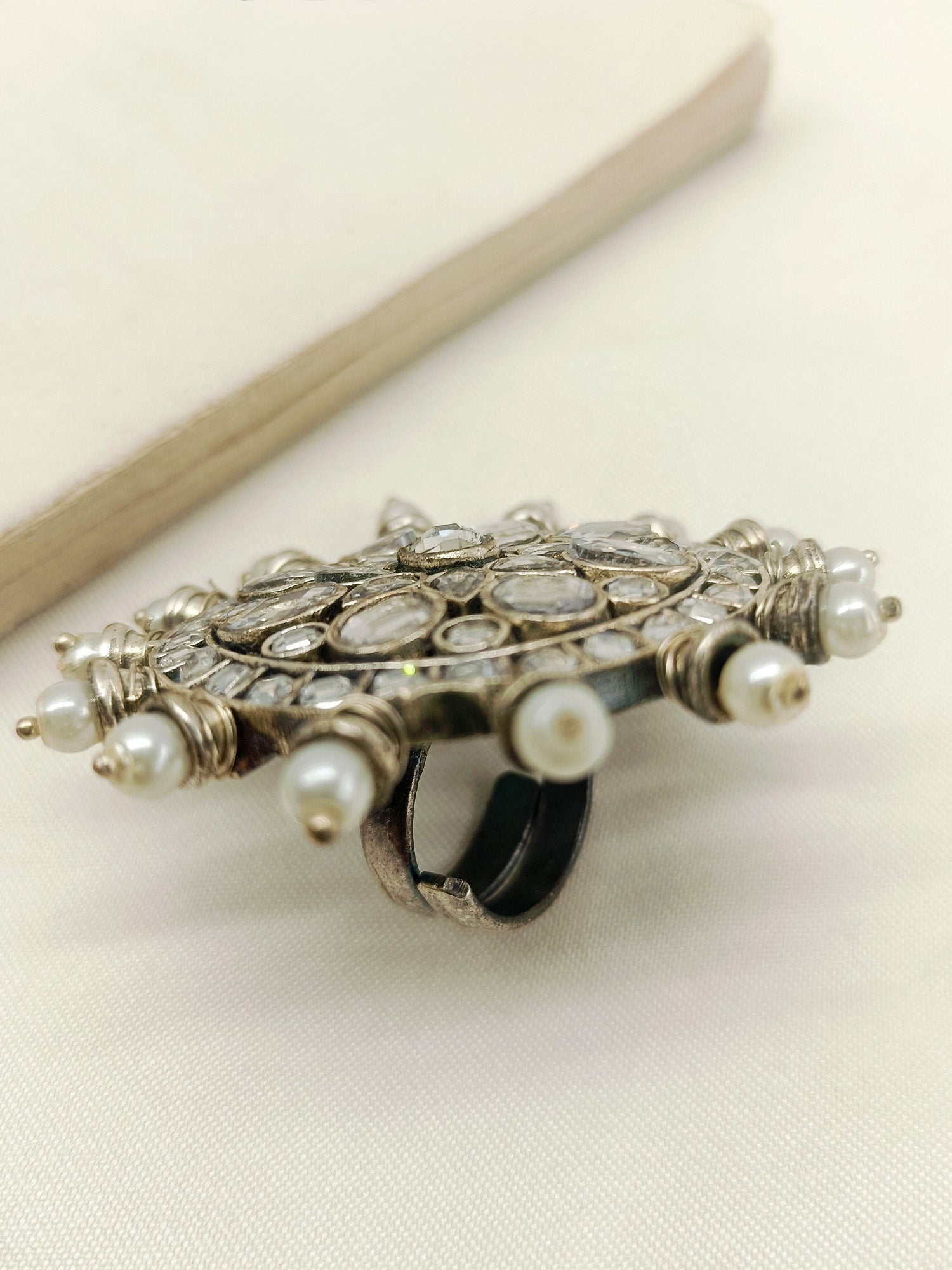 Rimba White Oxidized Finger Ring - qivii