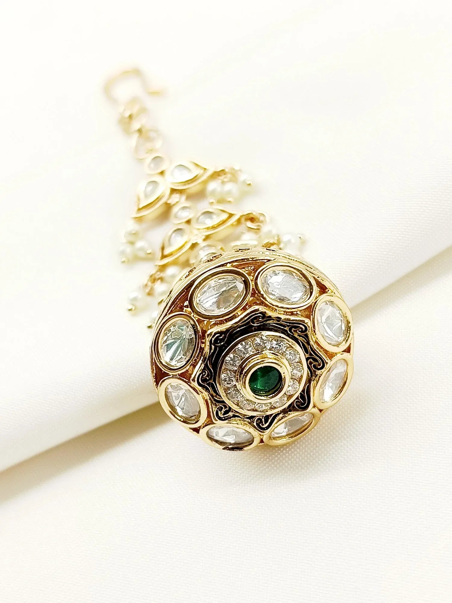 Donna Green Kundan Borla