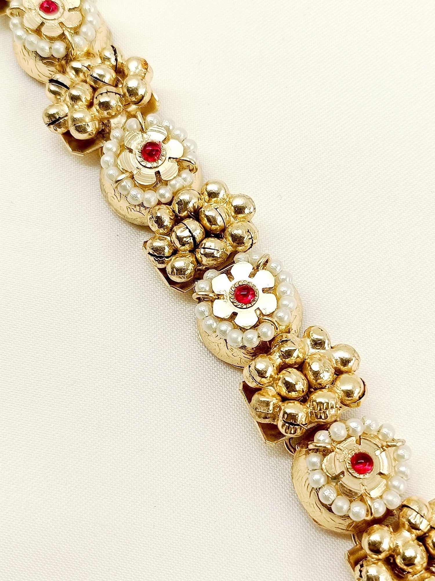 Qaram Majenta Oxidized Bracelet - qivii