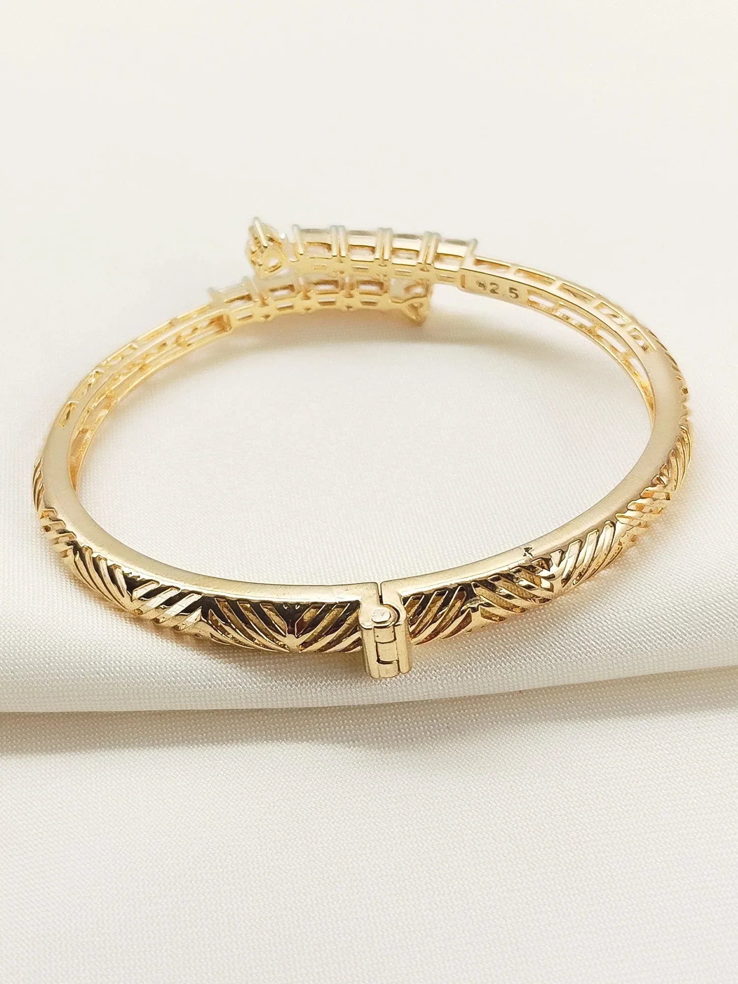 Erisha 92.5 Silver Swarovski Stone Bracelet