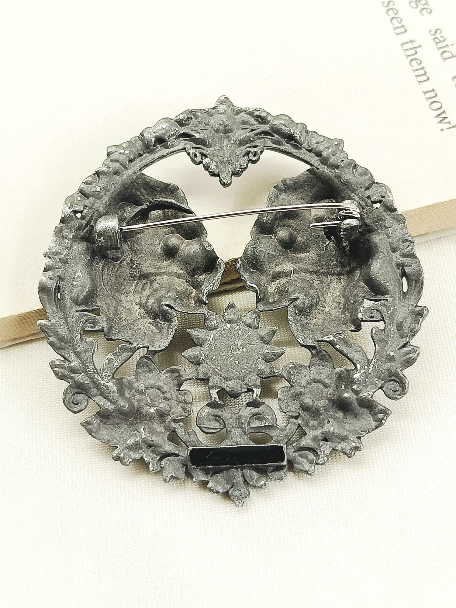 Parthiv Grey Lion Men's Brooch