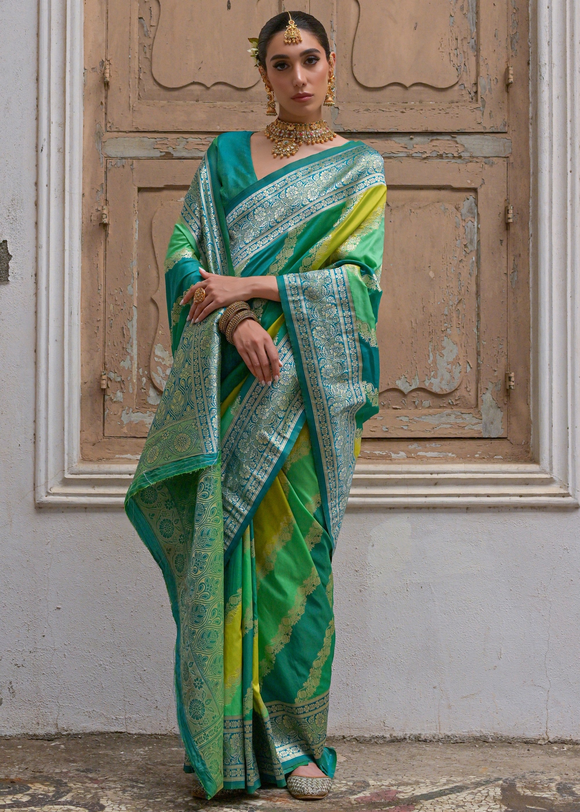 Green Leriya Zari Woven Saree With Contrast Pallu - qivii