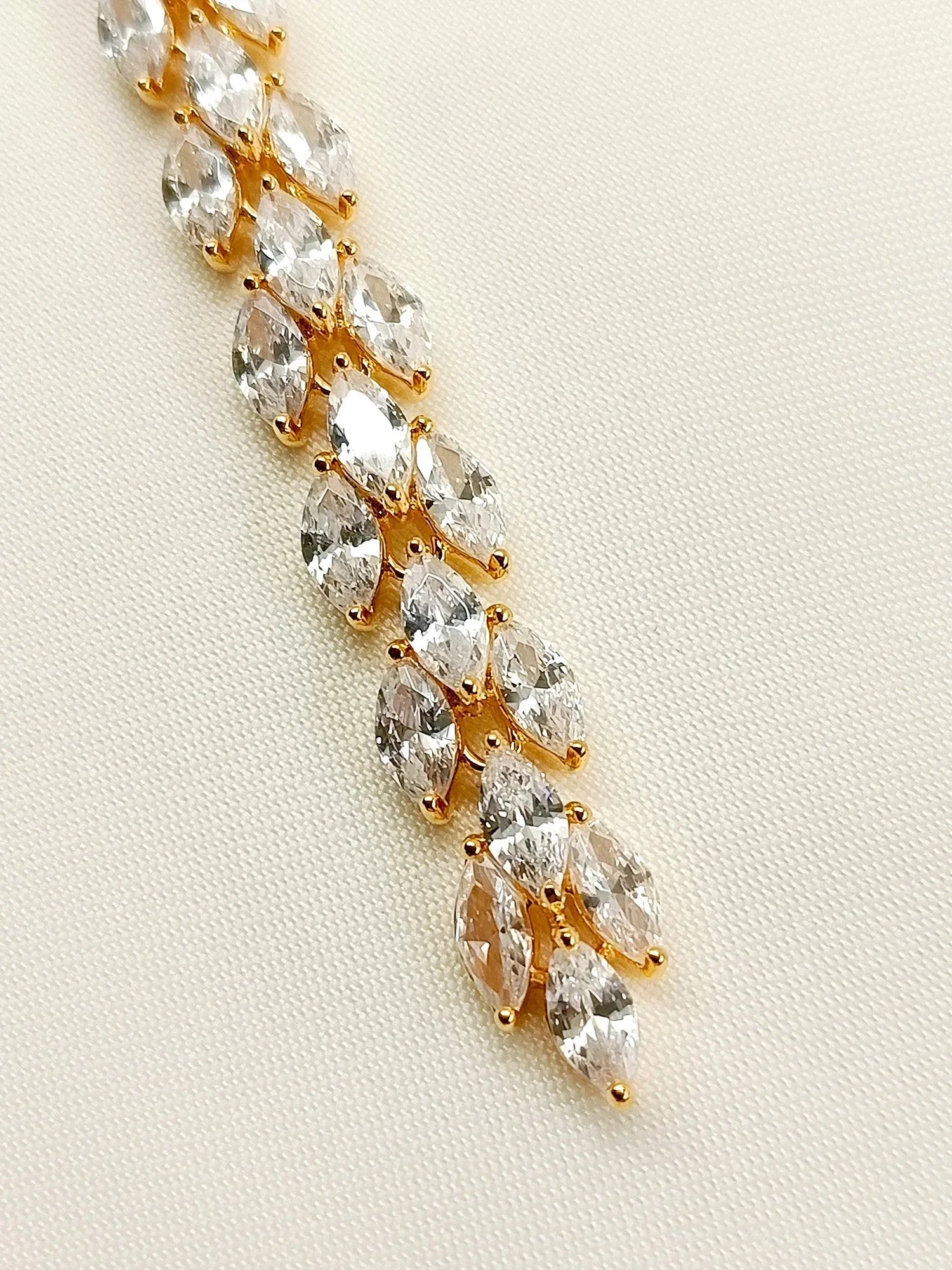 Aakriti White American Diamond Teeka