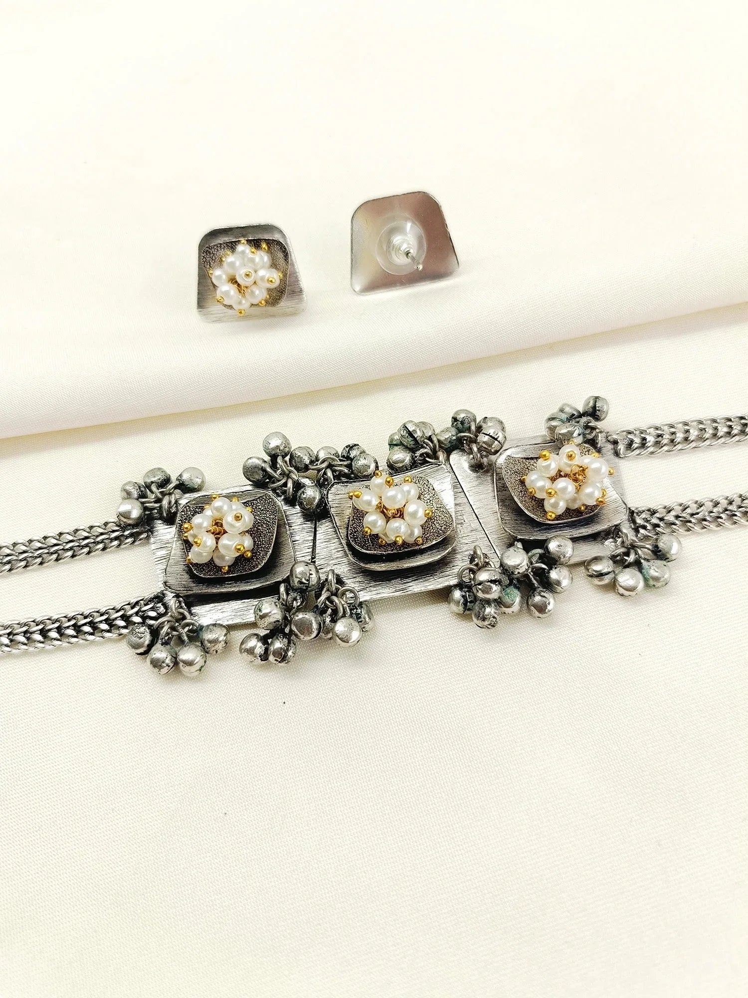 Vineeta White Pearl Oxidized Choker Set