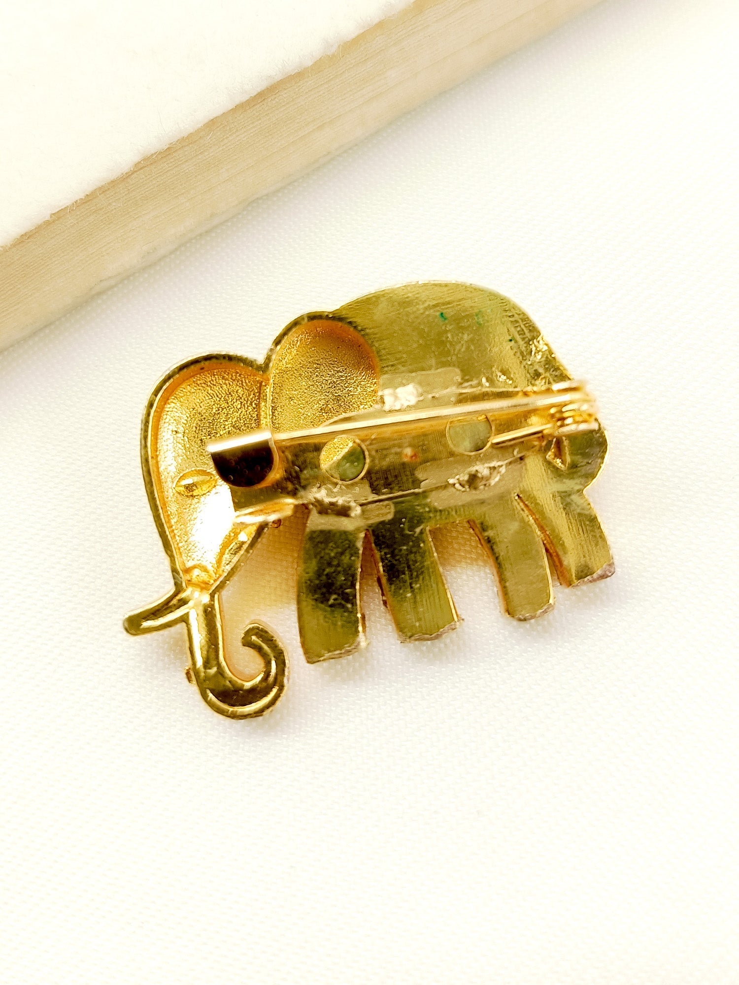 Aspara White Elephant Brooch - qivii