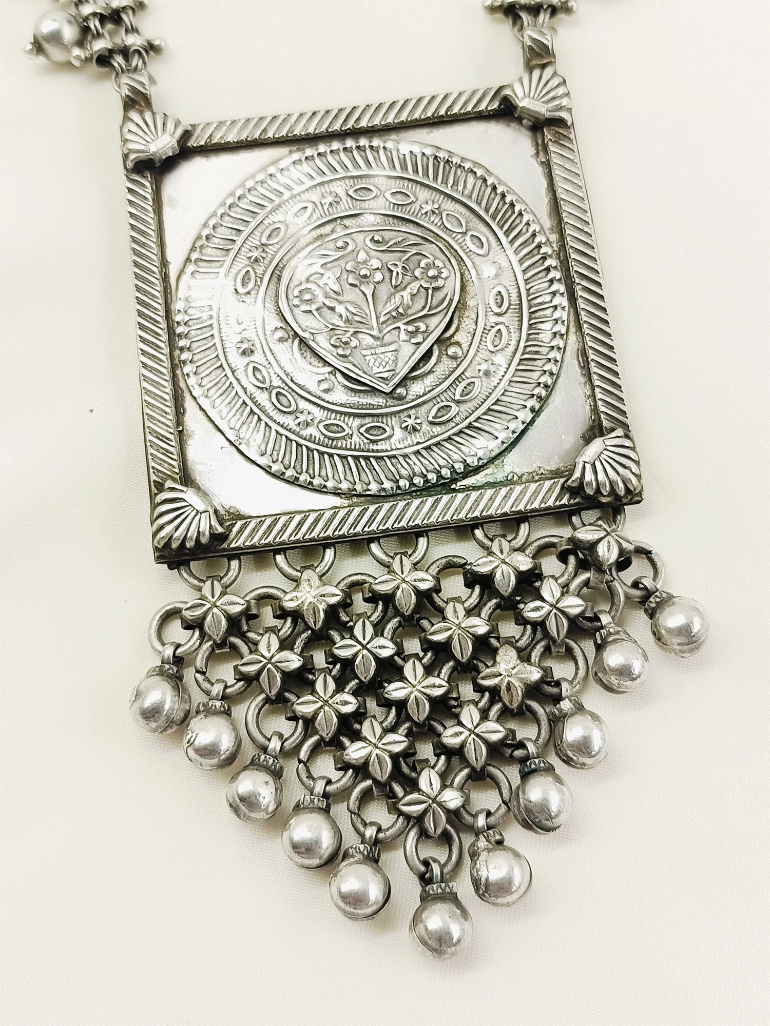 Kirti Plain Oxidized Neckpiece