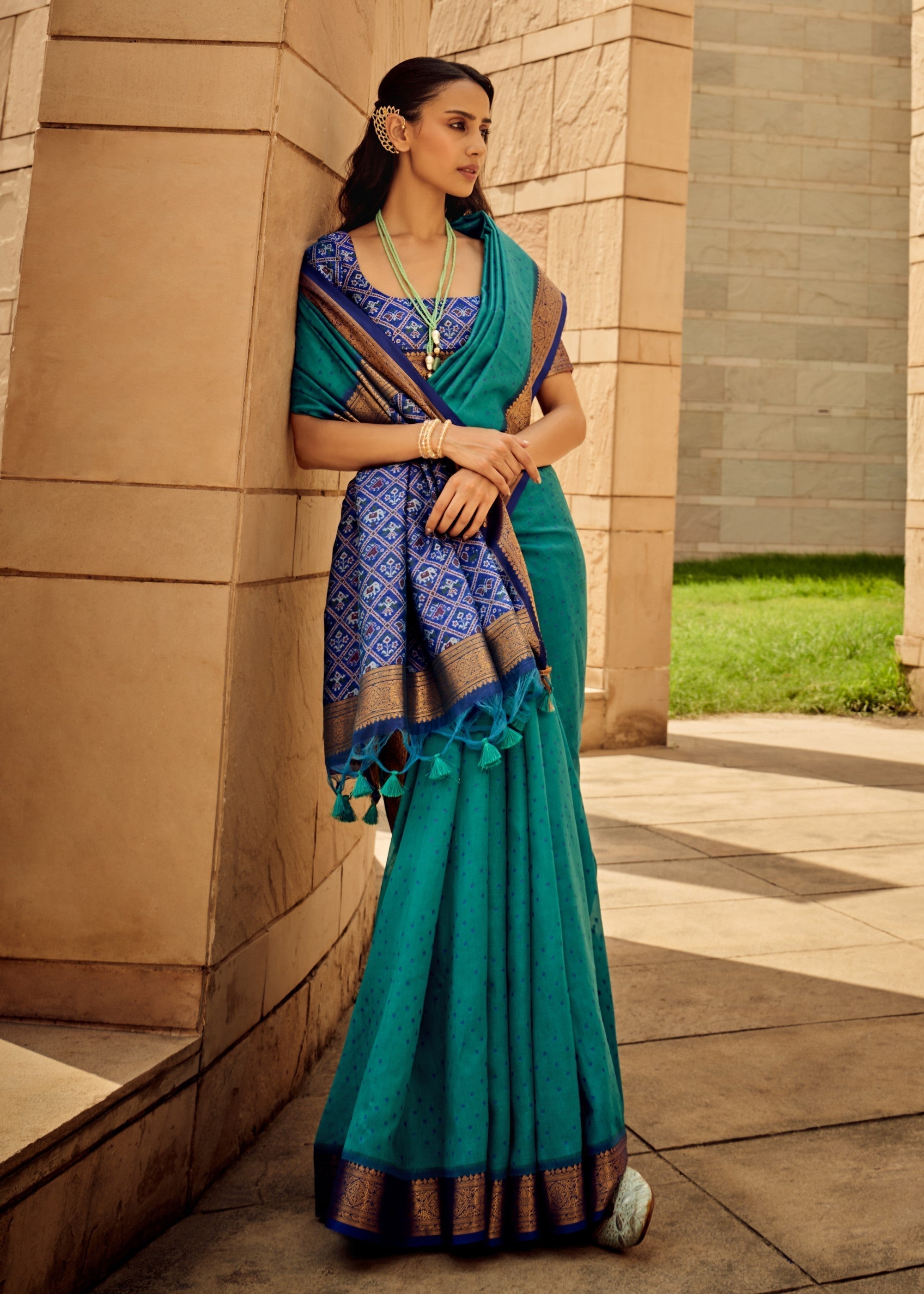 Dark Green Handloom Weaving Silk Saree - qivii
