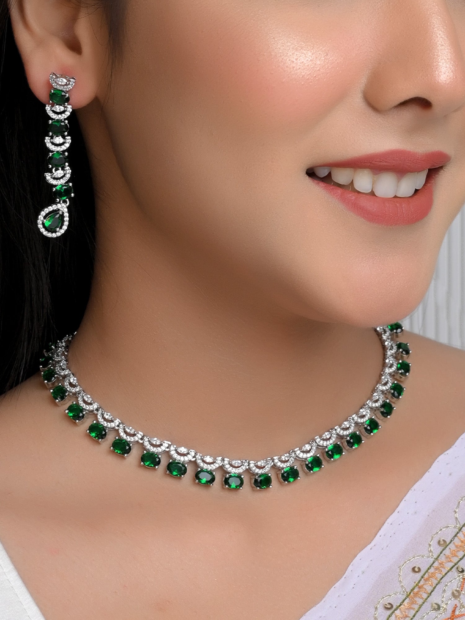Iqra Diamonds Green Emerald Necklace Set - qivii