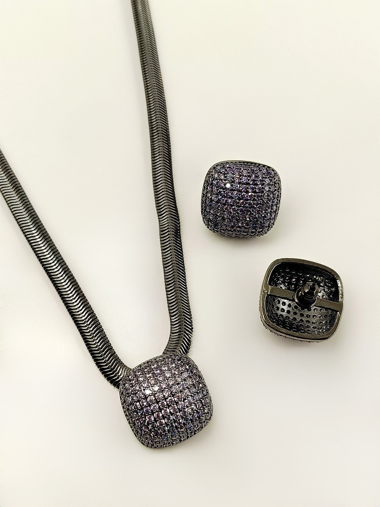 Ambika Lavender Square Shape Victorian Pendant Set - qivii