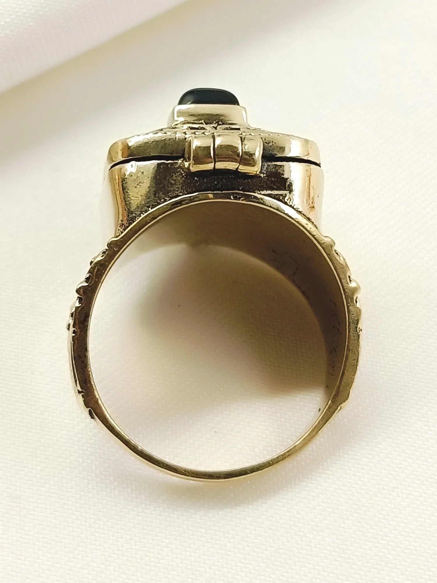 Tisya Black Western Finger Ring