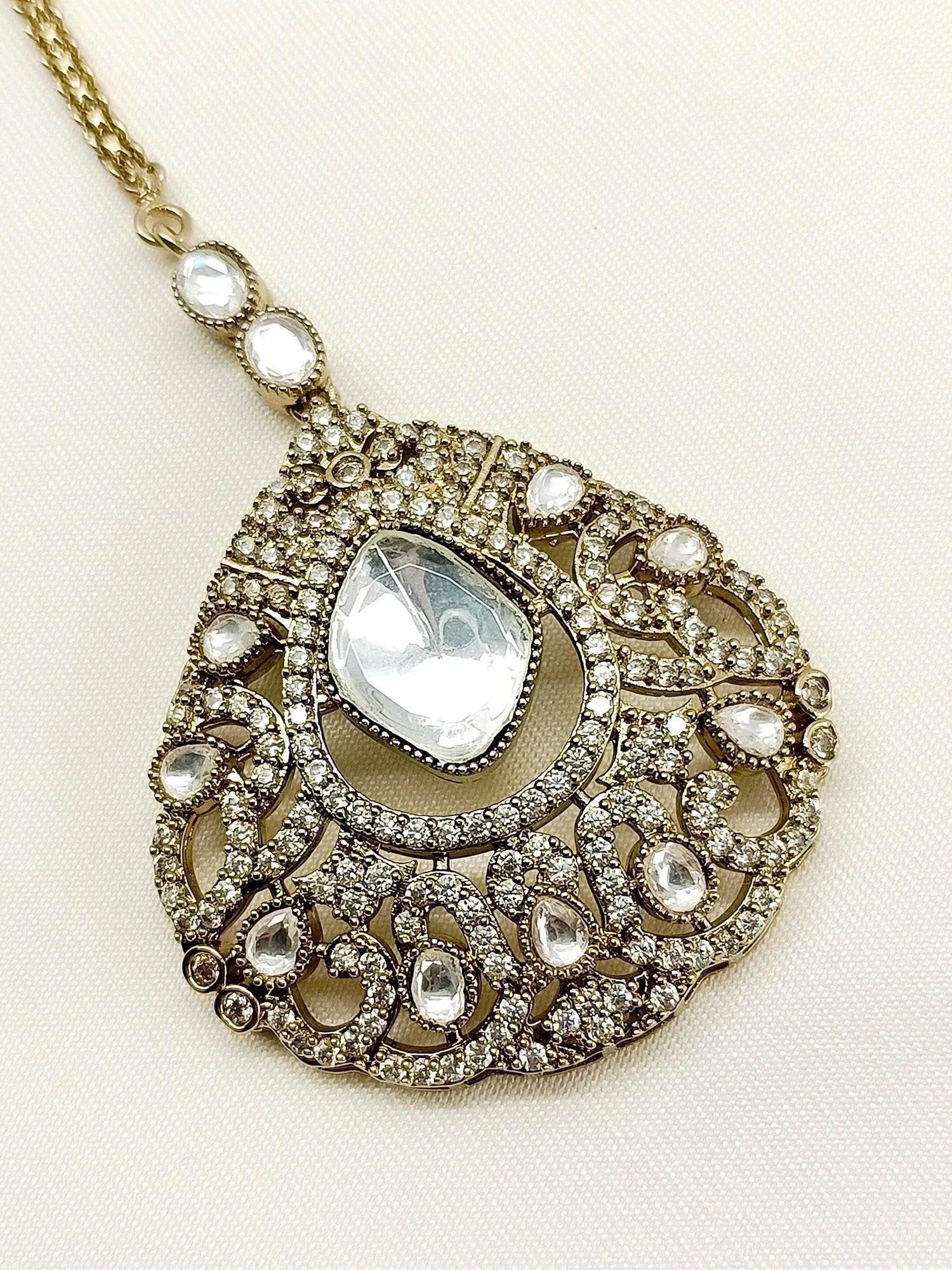 Rumanya White Victorian Teeka