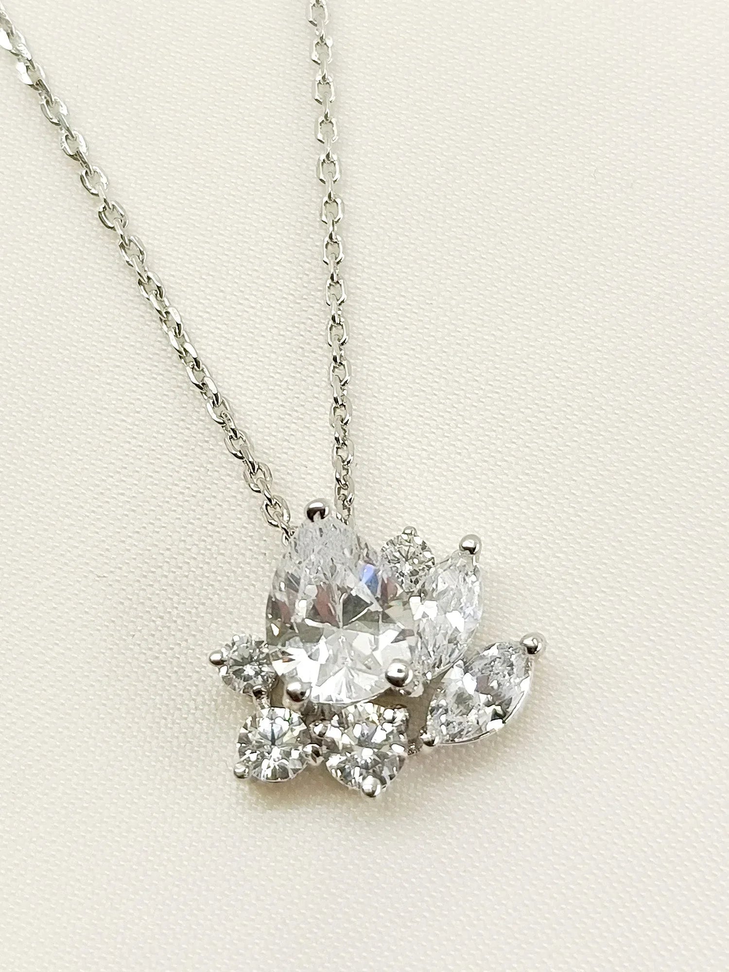 Moni 92.5 Silver Swarovski Stone Pendal