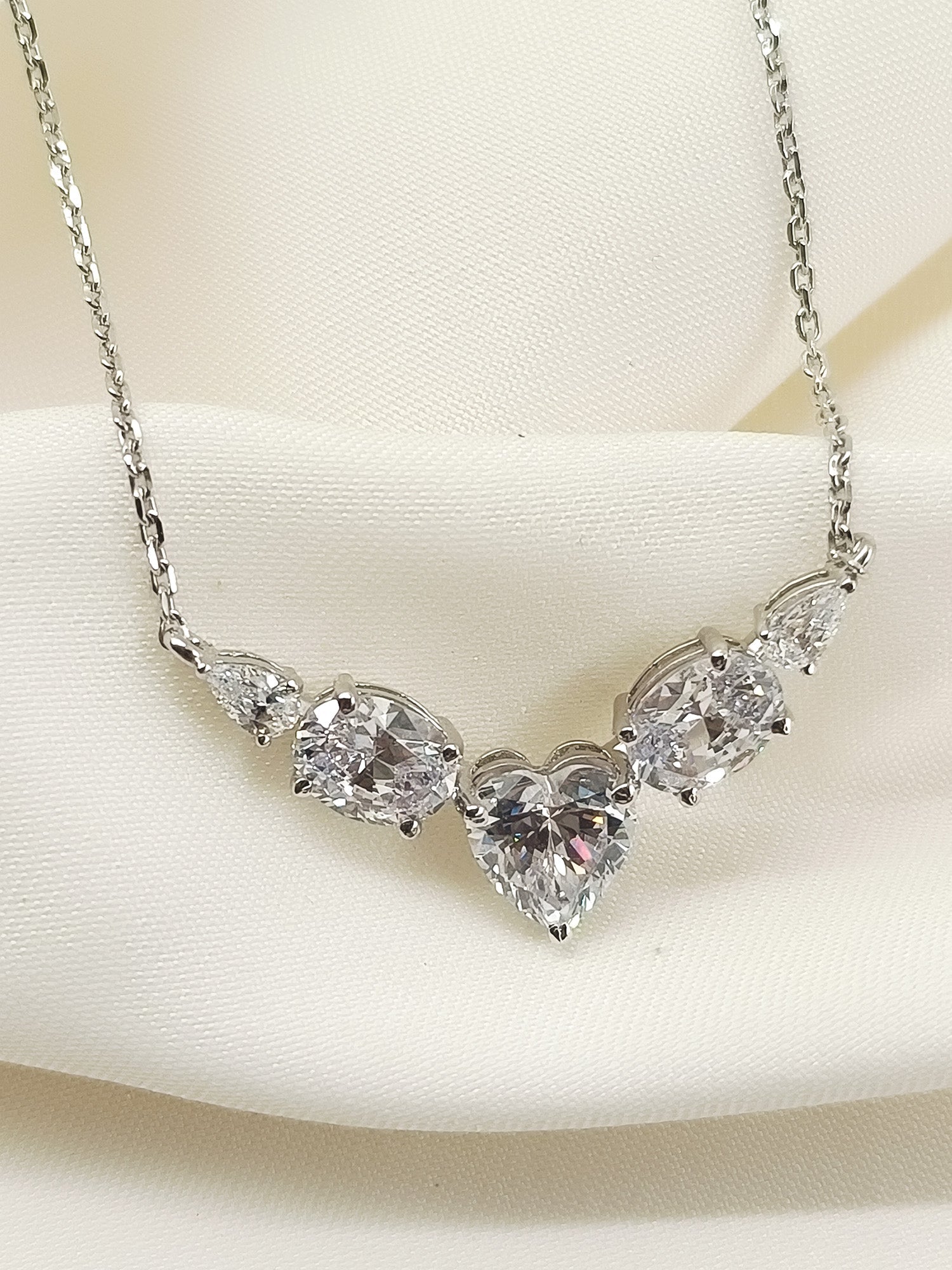 Courtney 92.5 Silver Swarovski Stone Pendal
