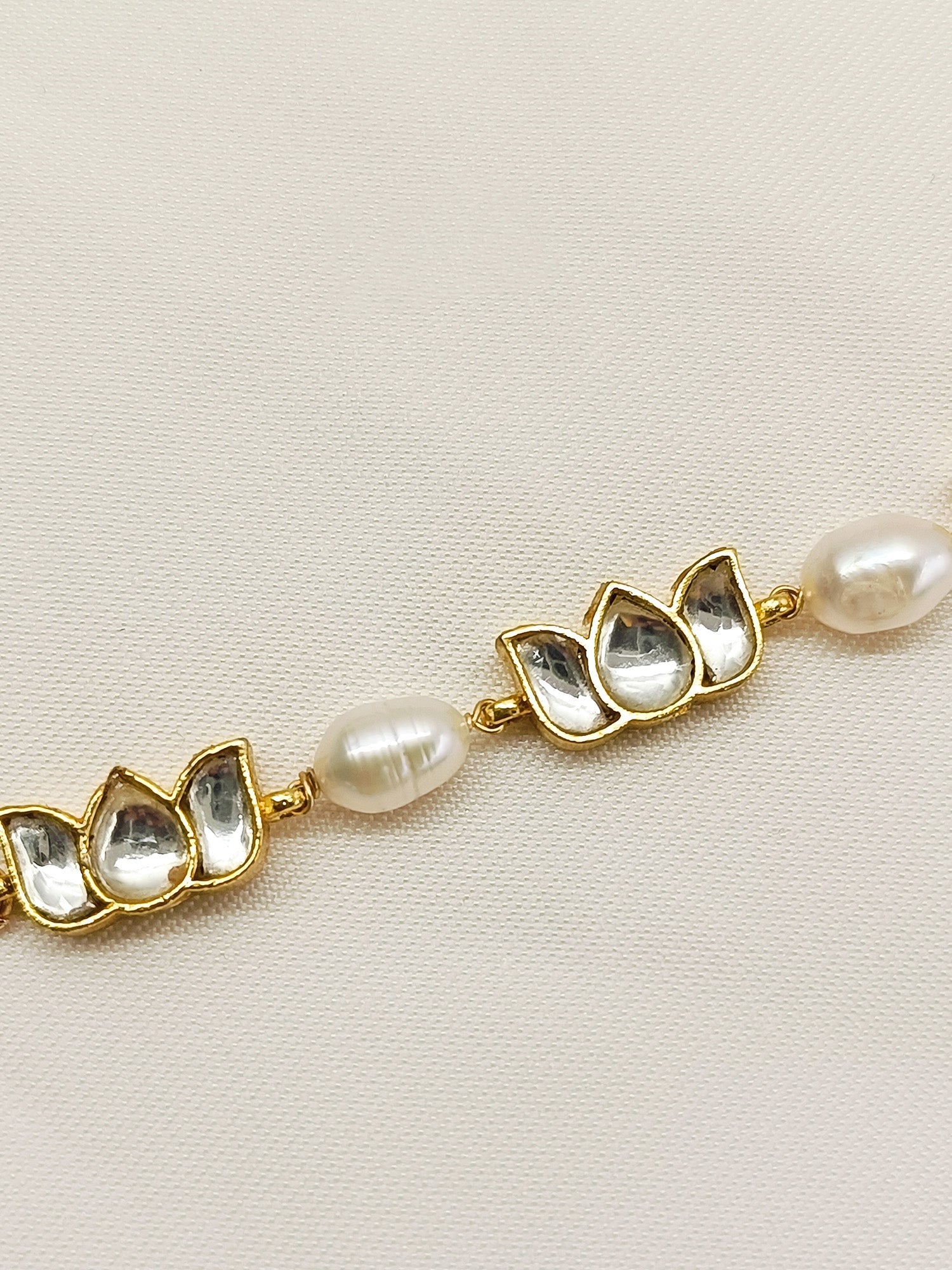 Sasha Cream Kundan Bracelet - qivii