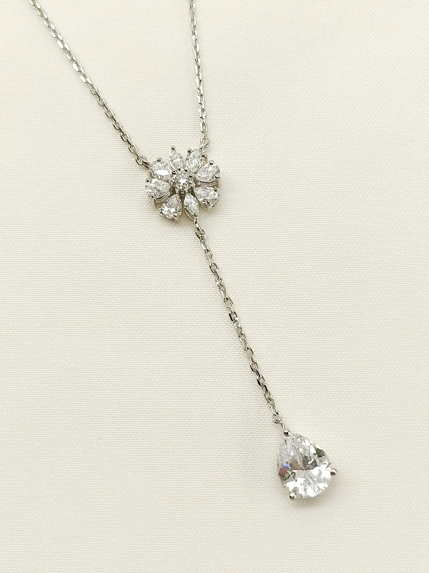 Amelia 92.5 Silver Swarovski Stone Pendal