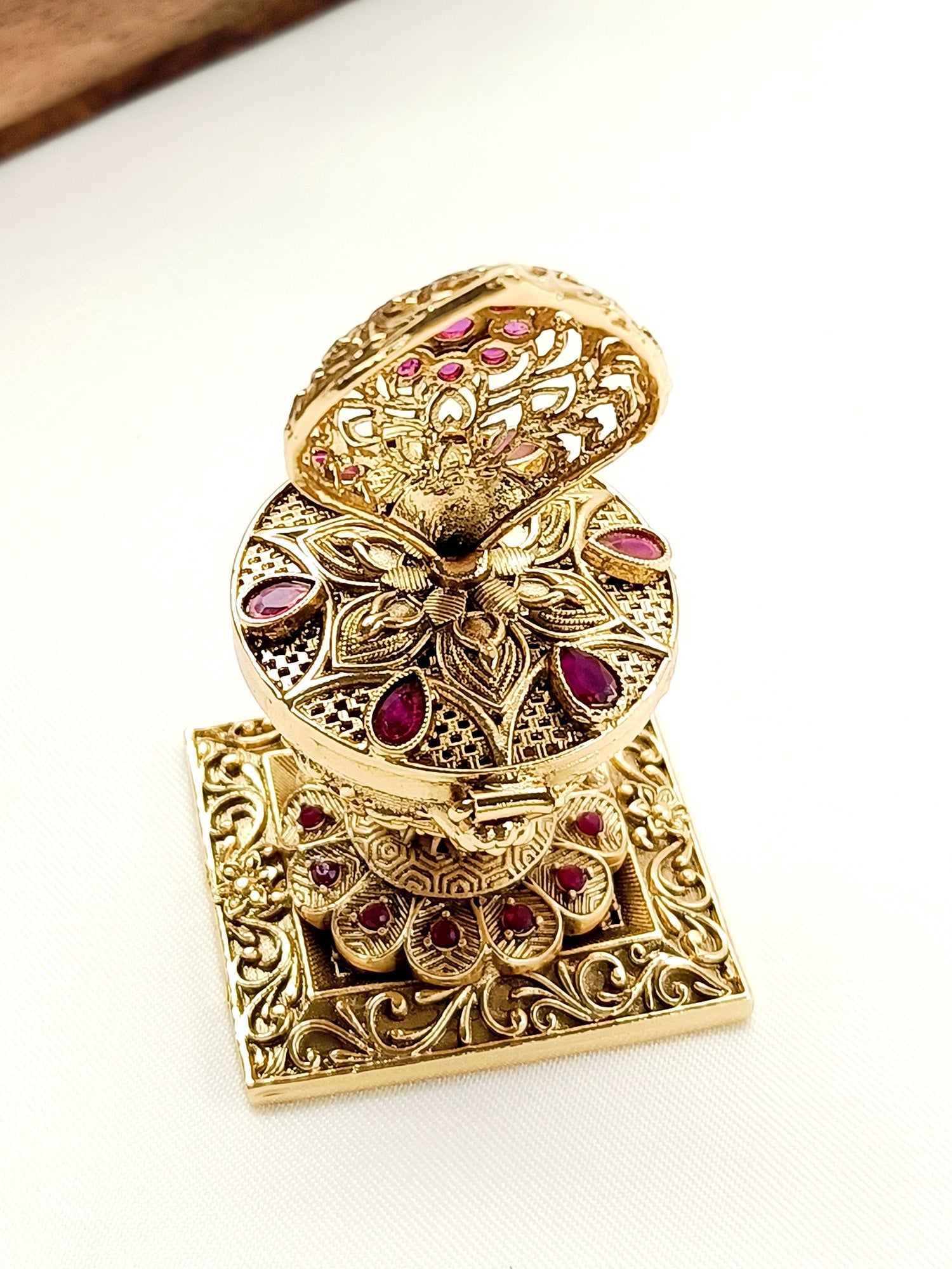 Janya Ruby Antique Sindoor Dibbi