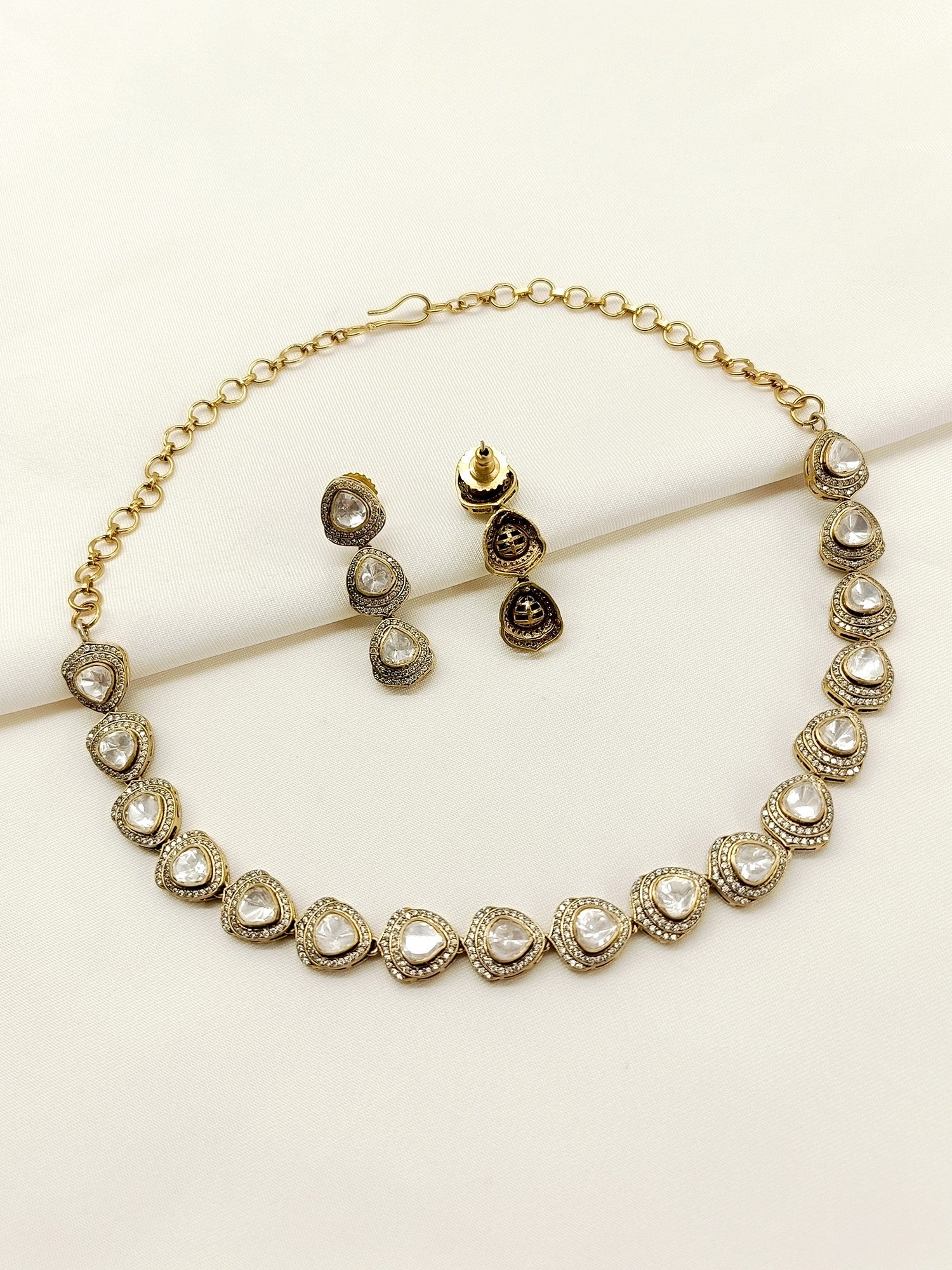 Riyanshi White Victorian Necklace Set - qivii