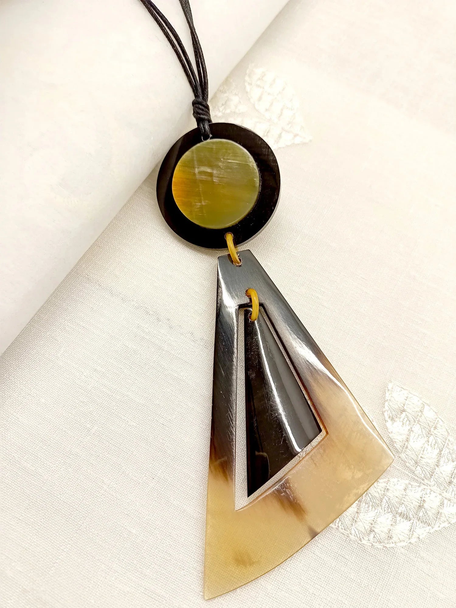 Agnes Beige Long Men's Neckpiece