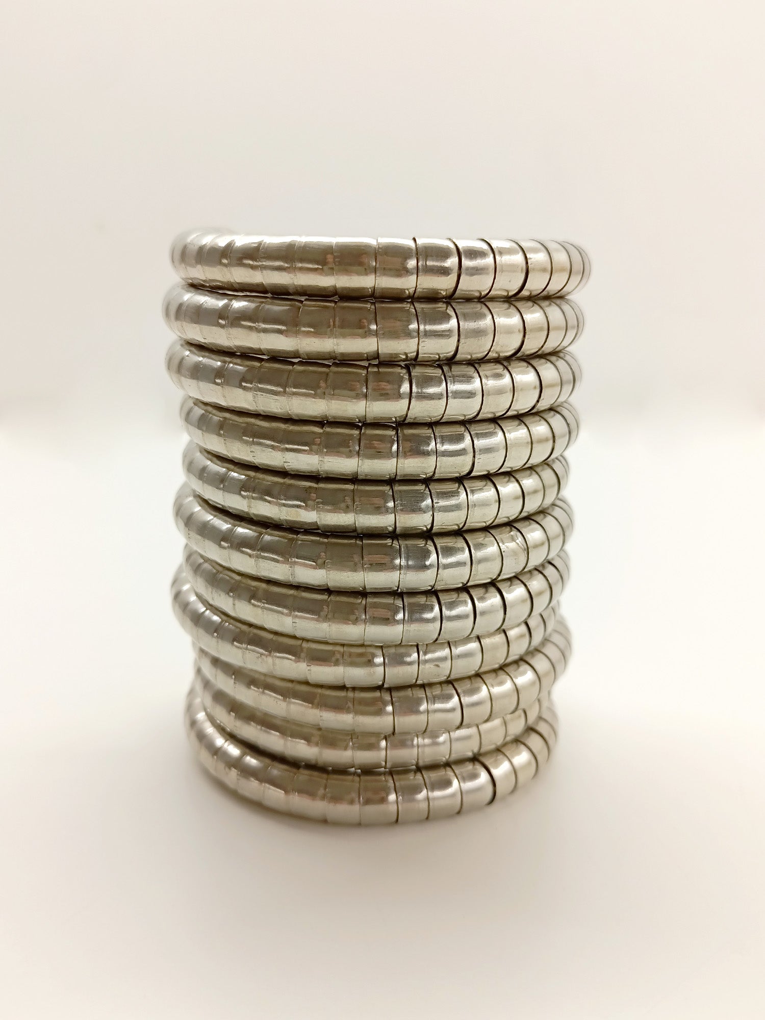 Geet Silver Spiral Handcuff - qivii