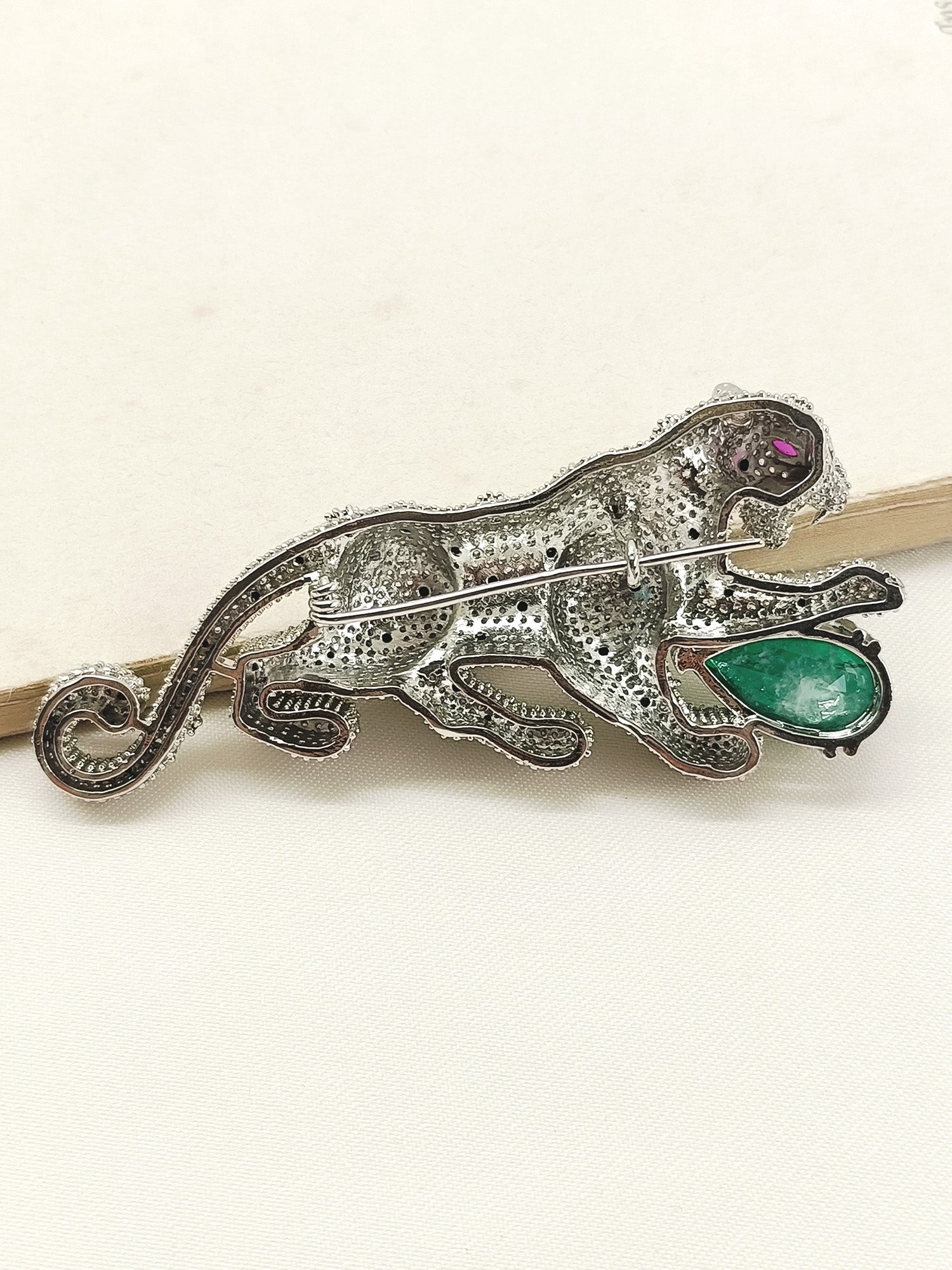 Hridaan Green Leopard Men's Brooch