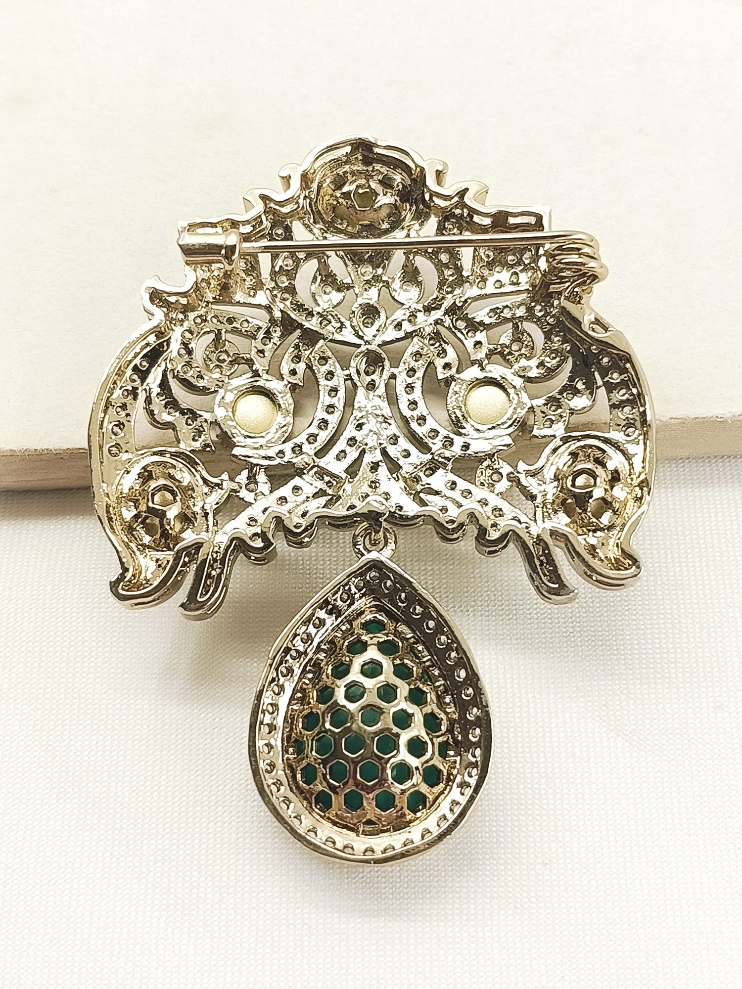 Rishant Green Men's Brooch