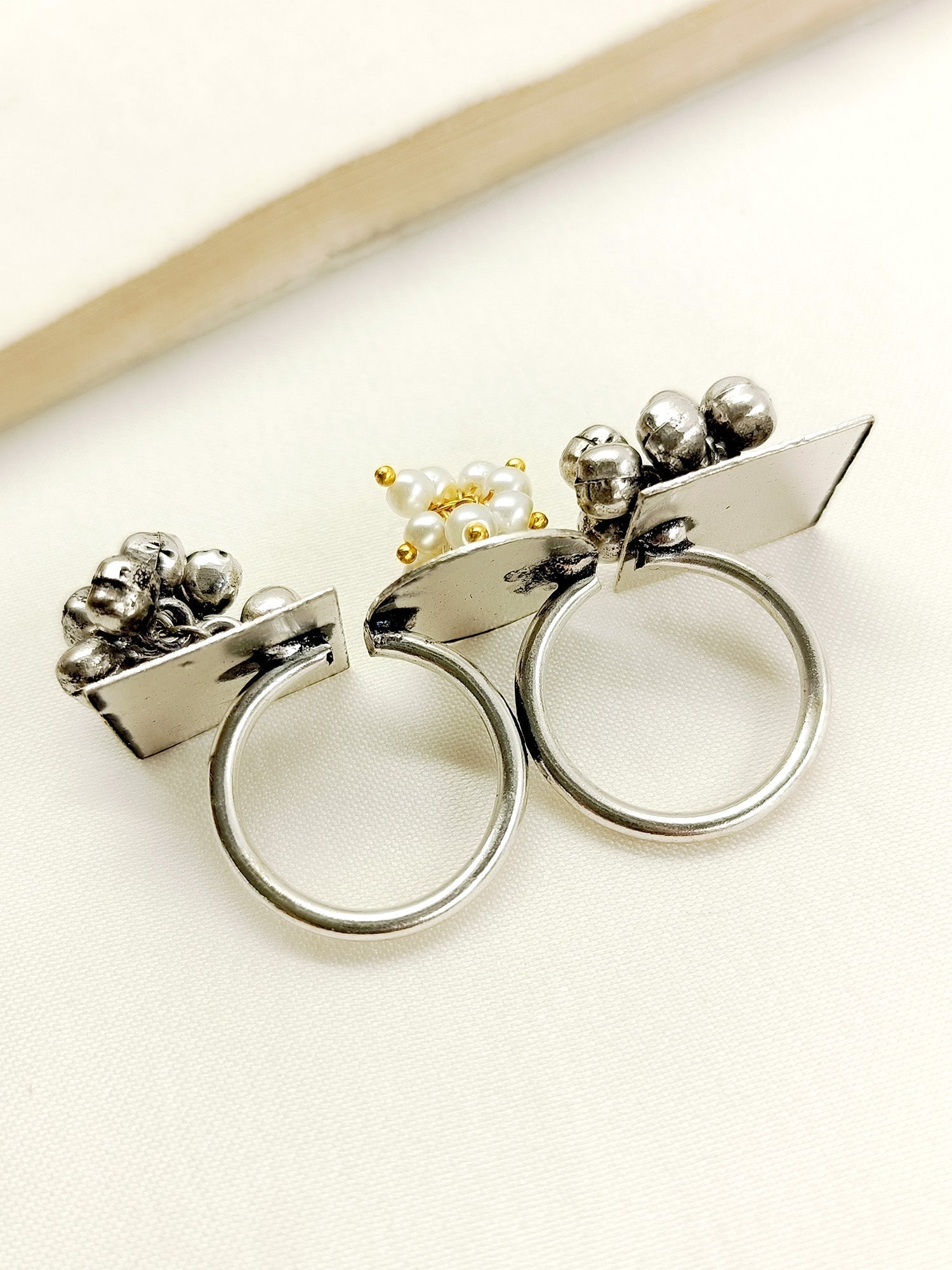 Abhiprithi Cream Oxidized Finger Ring - qivii