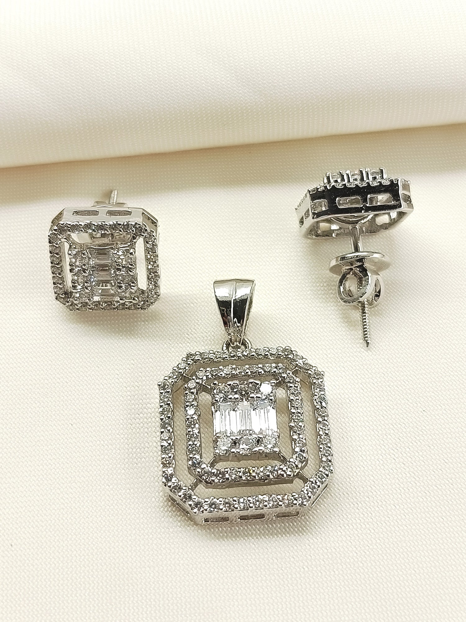 Shehnaaz 92.5 Silver Swarovski Stone Pendant Set