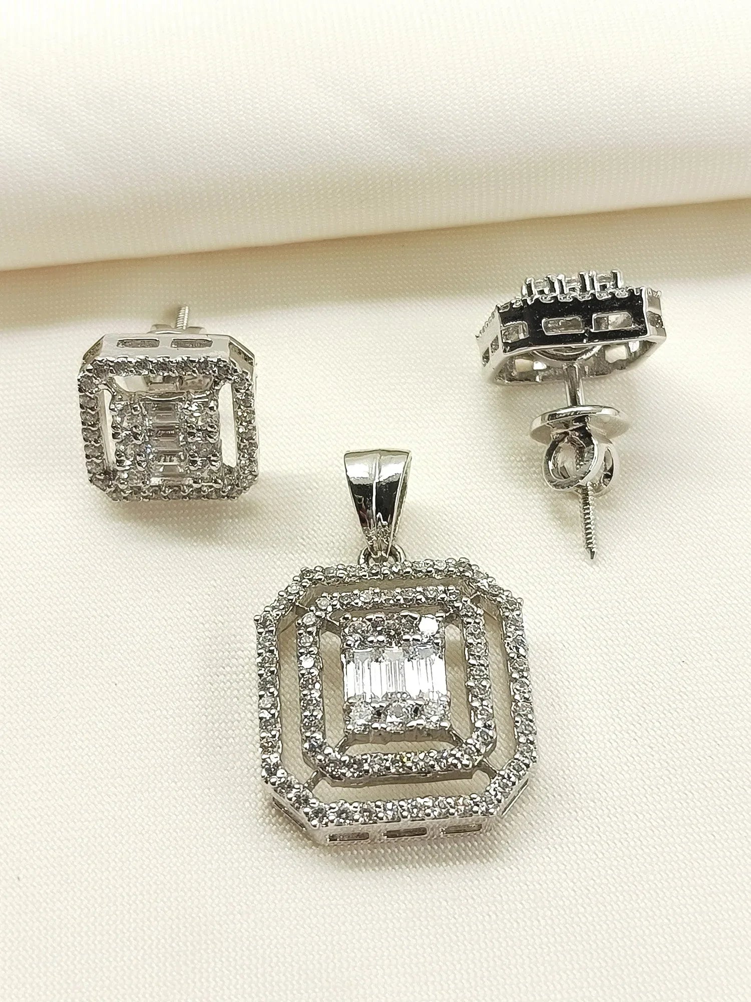 Shehnaaz 92.5 Silver Swarovski Stone Pendant Set